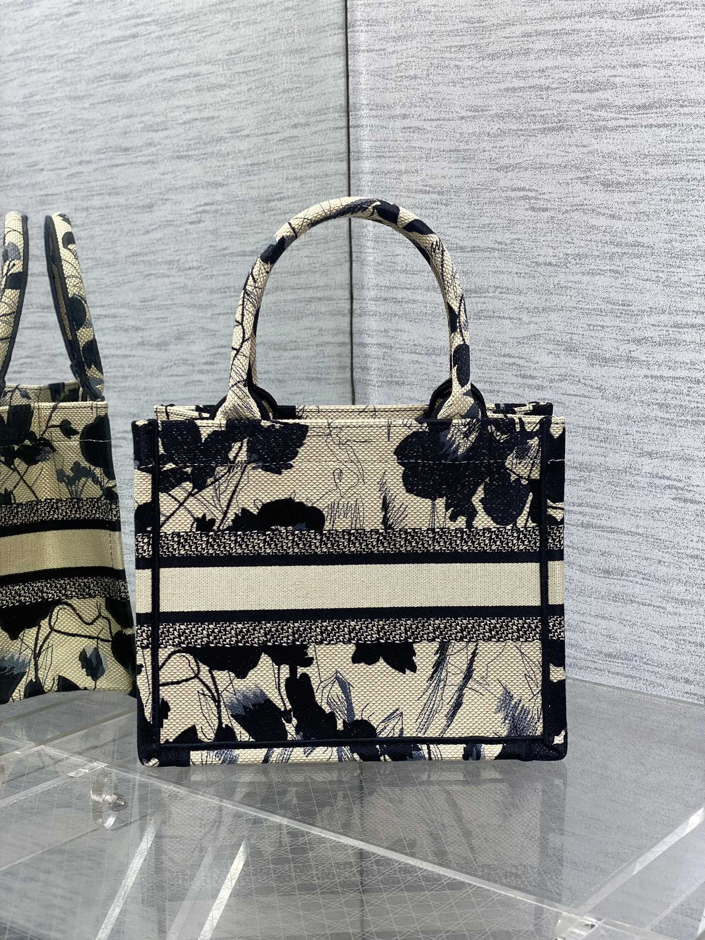 D*or tote 26 x 8 x 22cm