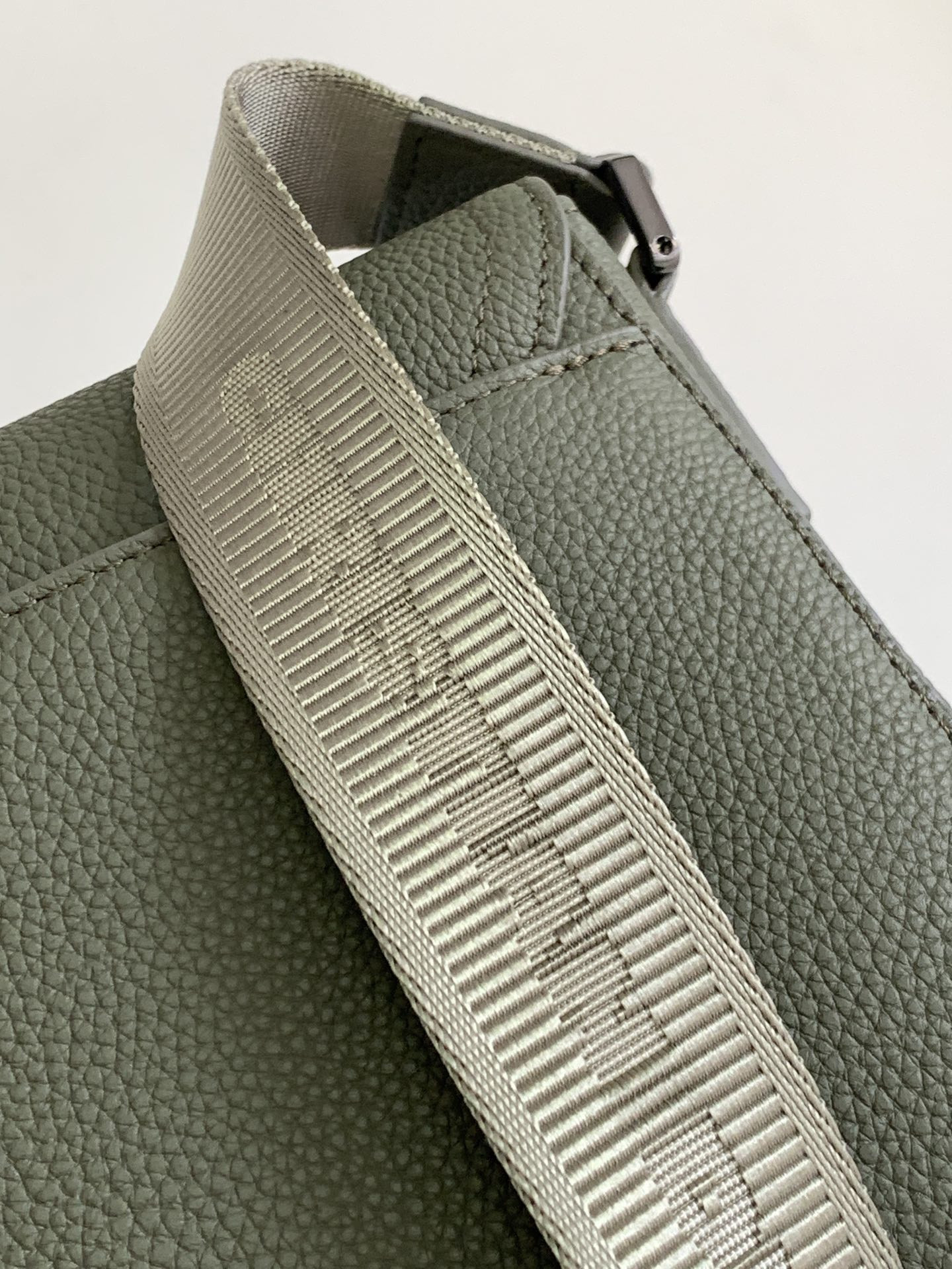 D*or saddle messenger bag 24 x 16.5 x 5.5 cm