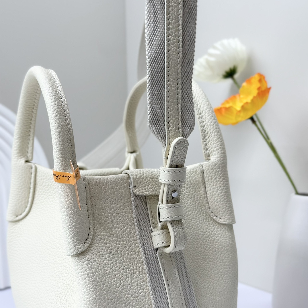 L**o p*ana micro bale bag grained calfskin 23 x 16 x 14 cm