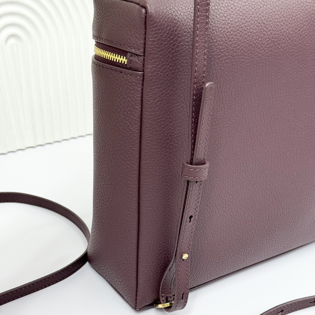 L**o p*ana extra pocket backpack l23.5 grained calfskin 23 x 21 x 8 cm