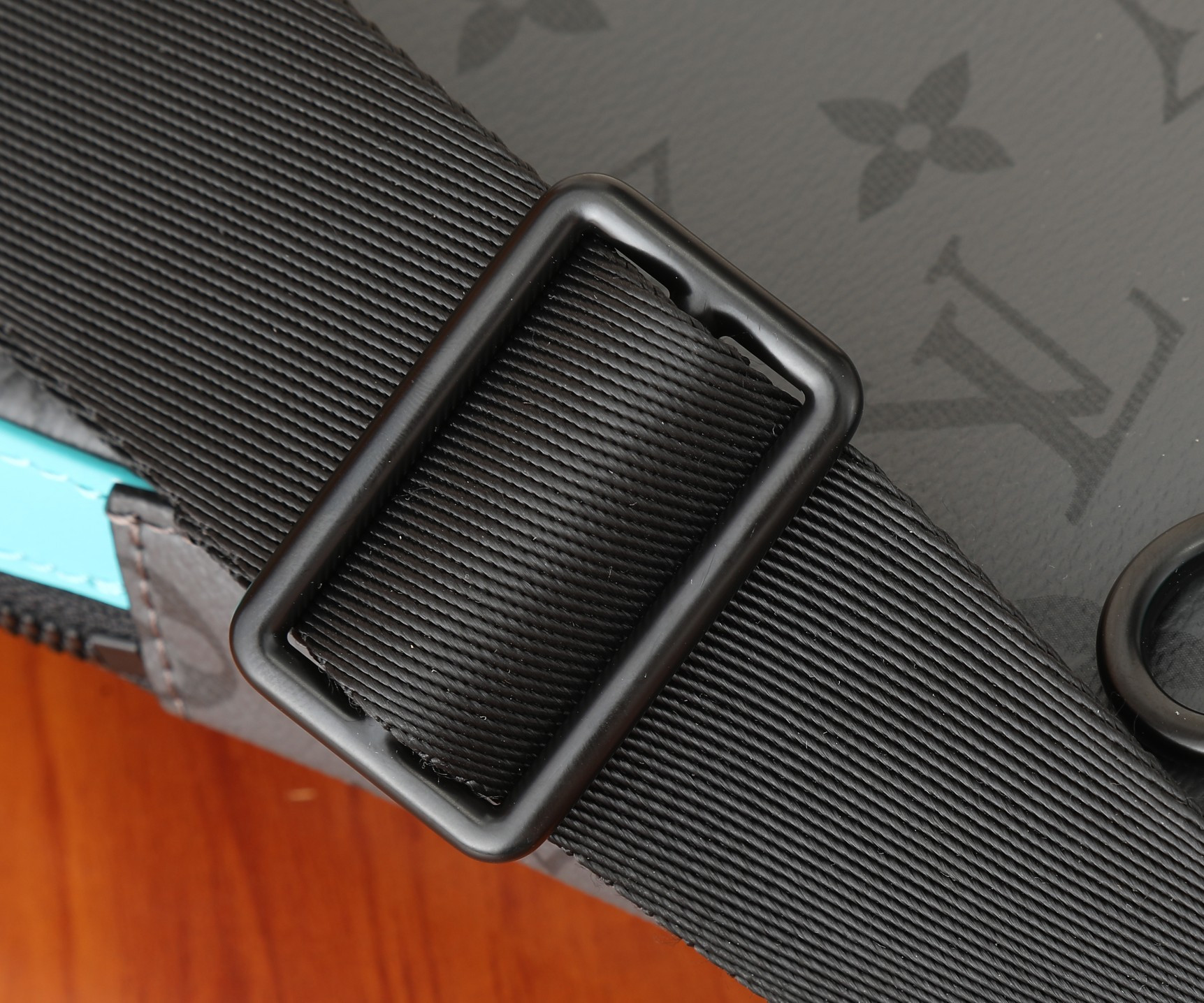 LV Avenue Slingbag PM M11703 6.3 x 13 x 2.2 inches