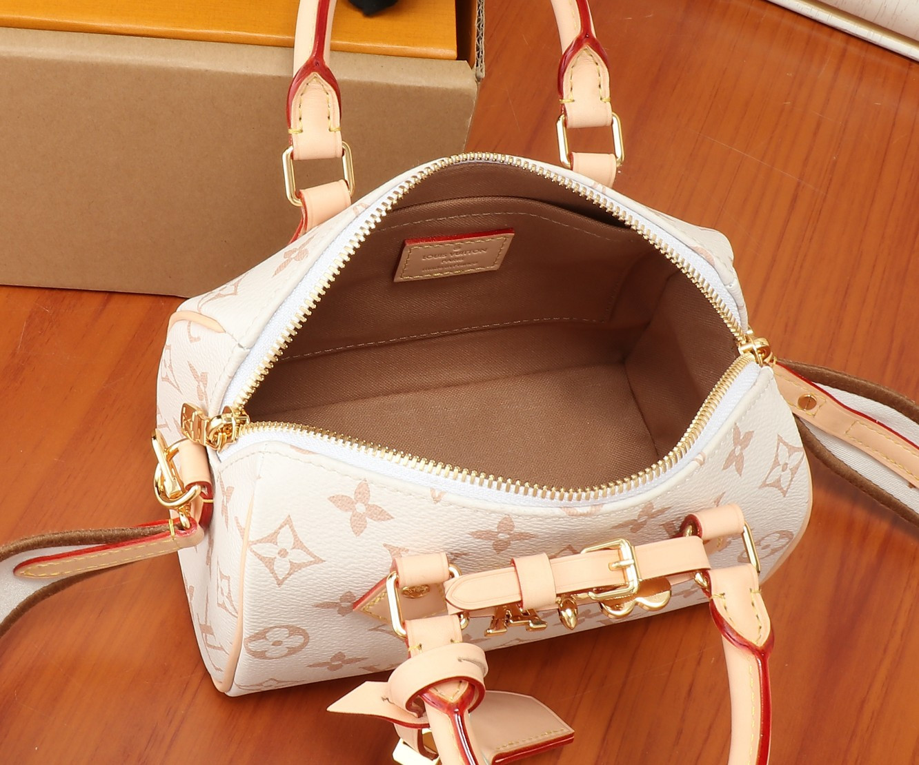 LV Speedy 18 M24474 18x12.5x11CM