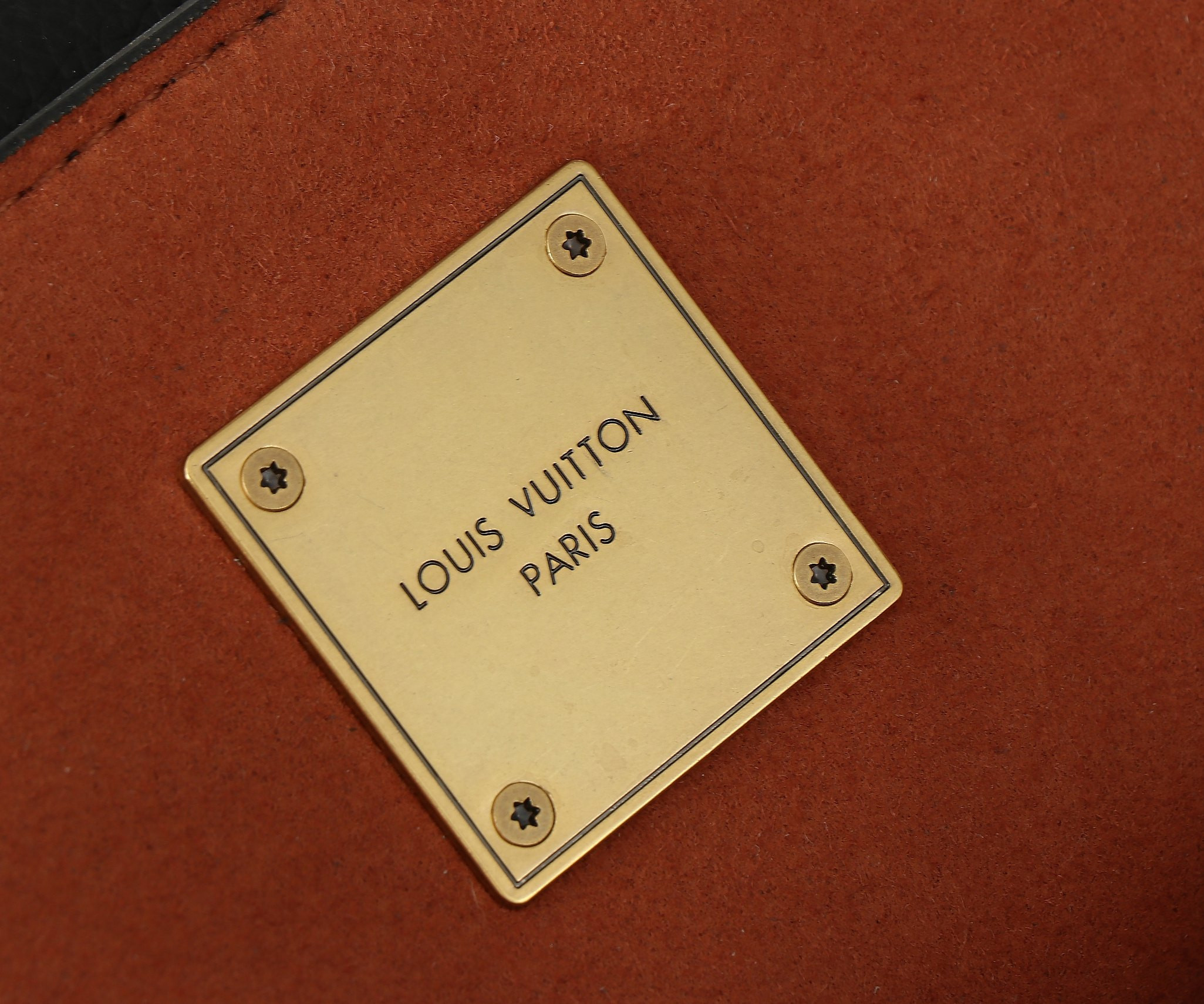 LV Low Key Cabas MM M25341 47x30x14cm