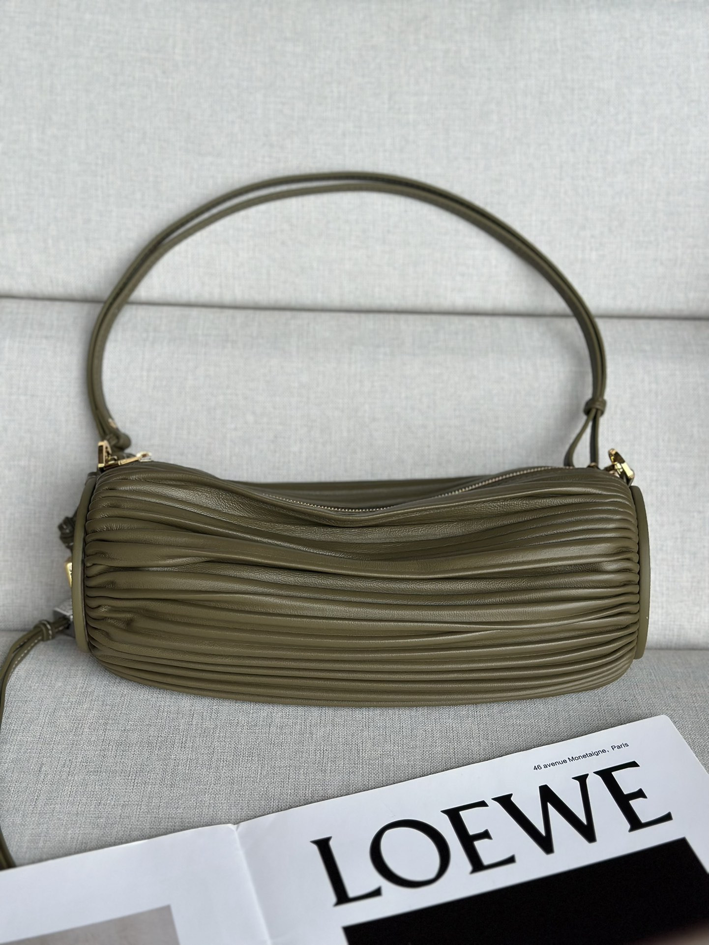 L0ew* bracelet pouch in pleated nappa 25x10x10cm