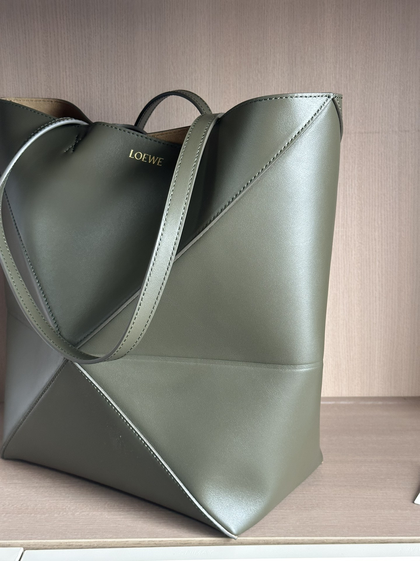 L0ew* medium puzzle fold tote in shiny calfskin 25.5x14.5x31.5cm