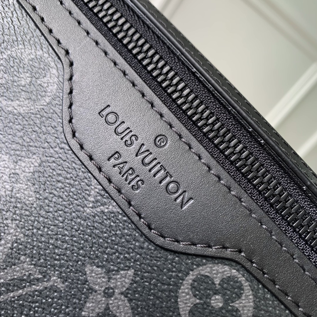 LV Messenger Voyager PM M12517  22.5 x 11 x 33 cm