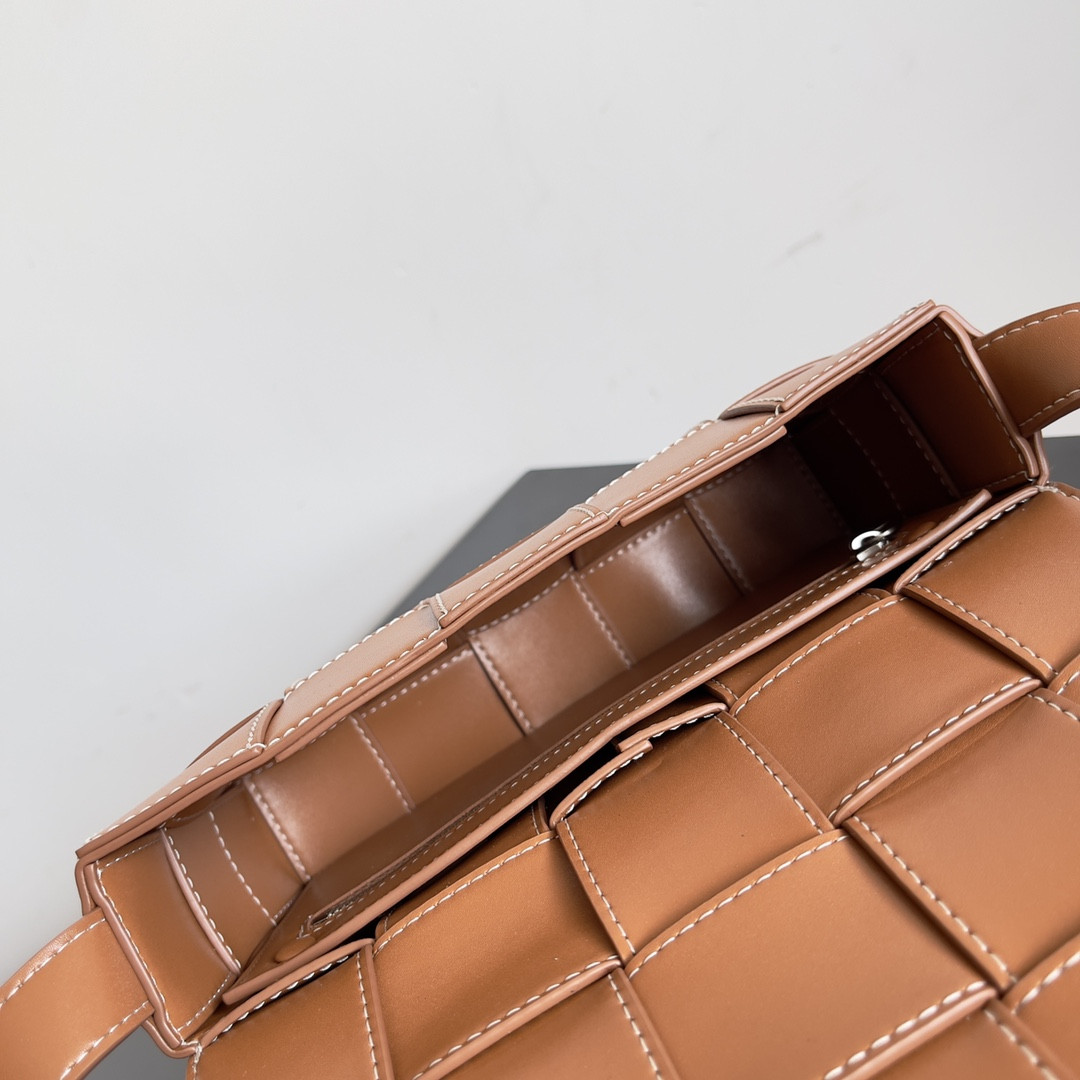 bo*te*ga Ve*ne*ta cassette 15x23x5cm