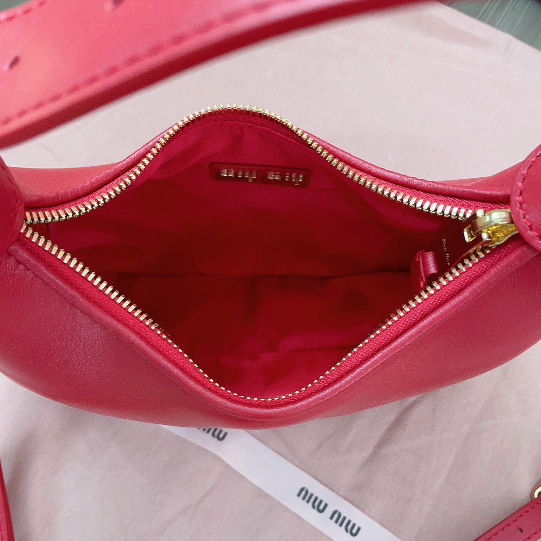 Miu Miu hobo bag 20X17X6Cm
