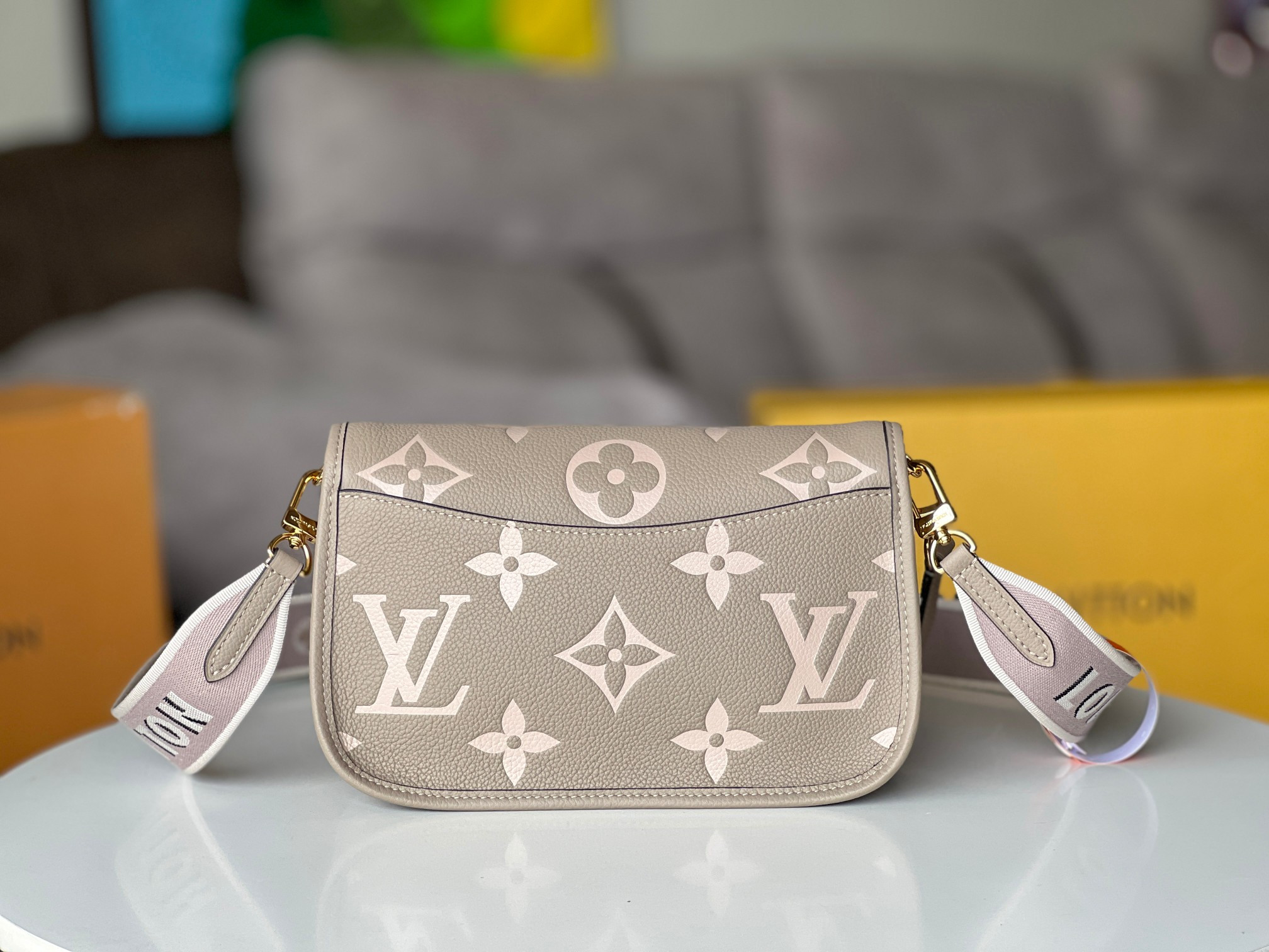LV Diane M46583 23x16x8.5CM