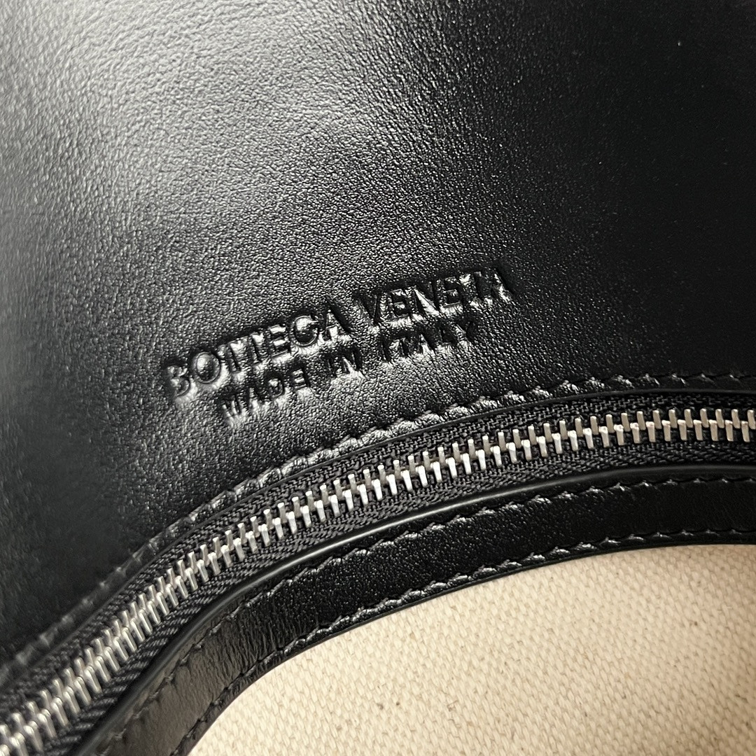 bo*te*ga Ve*ne*ta piccolo 30x21x6.6cm