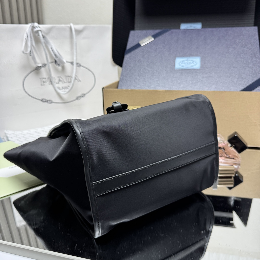 Pra*a re-nylon and leather tote bag 23x28.5x15cm