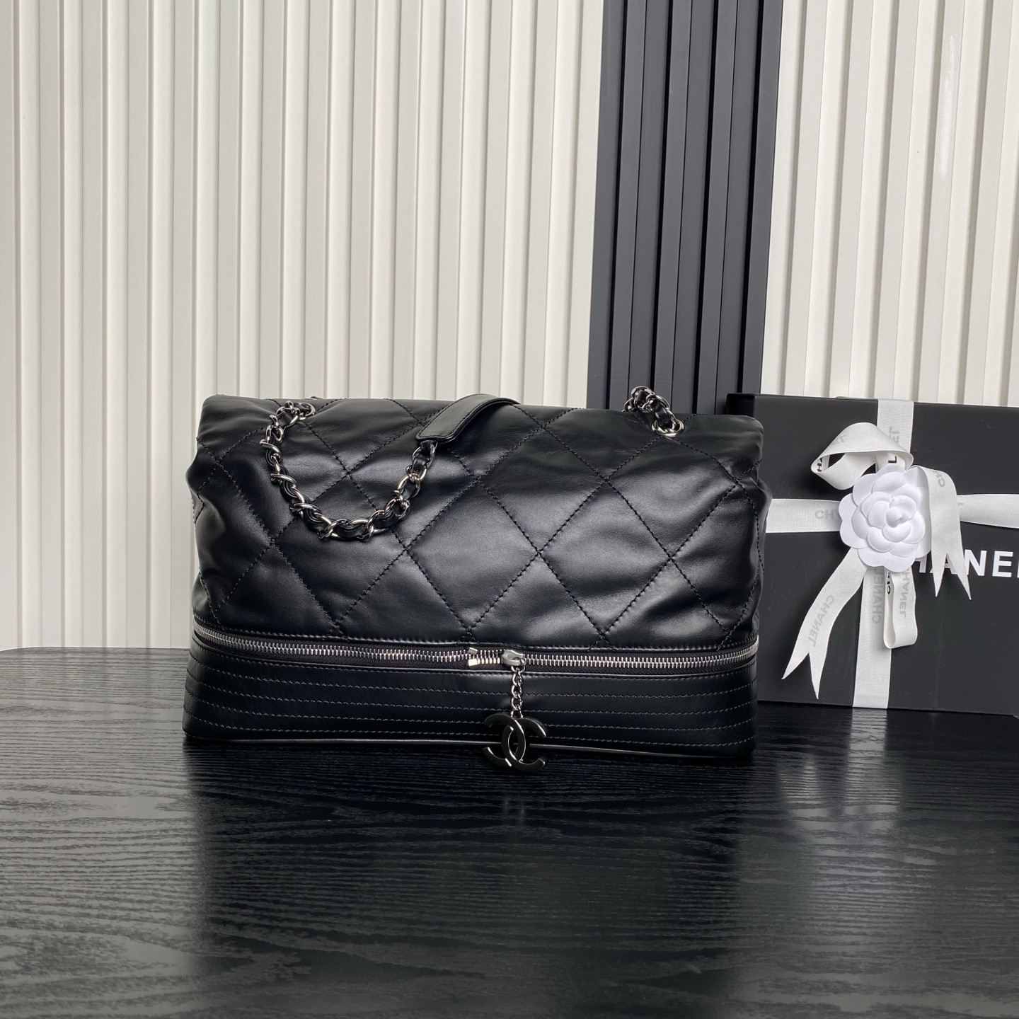 Ch*el vintage graffiti tote airport bag 36x24x12cm