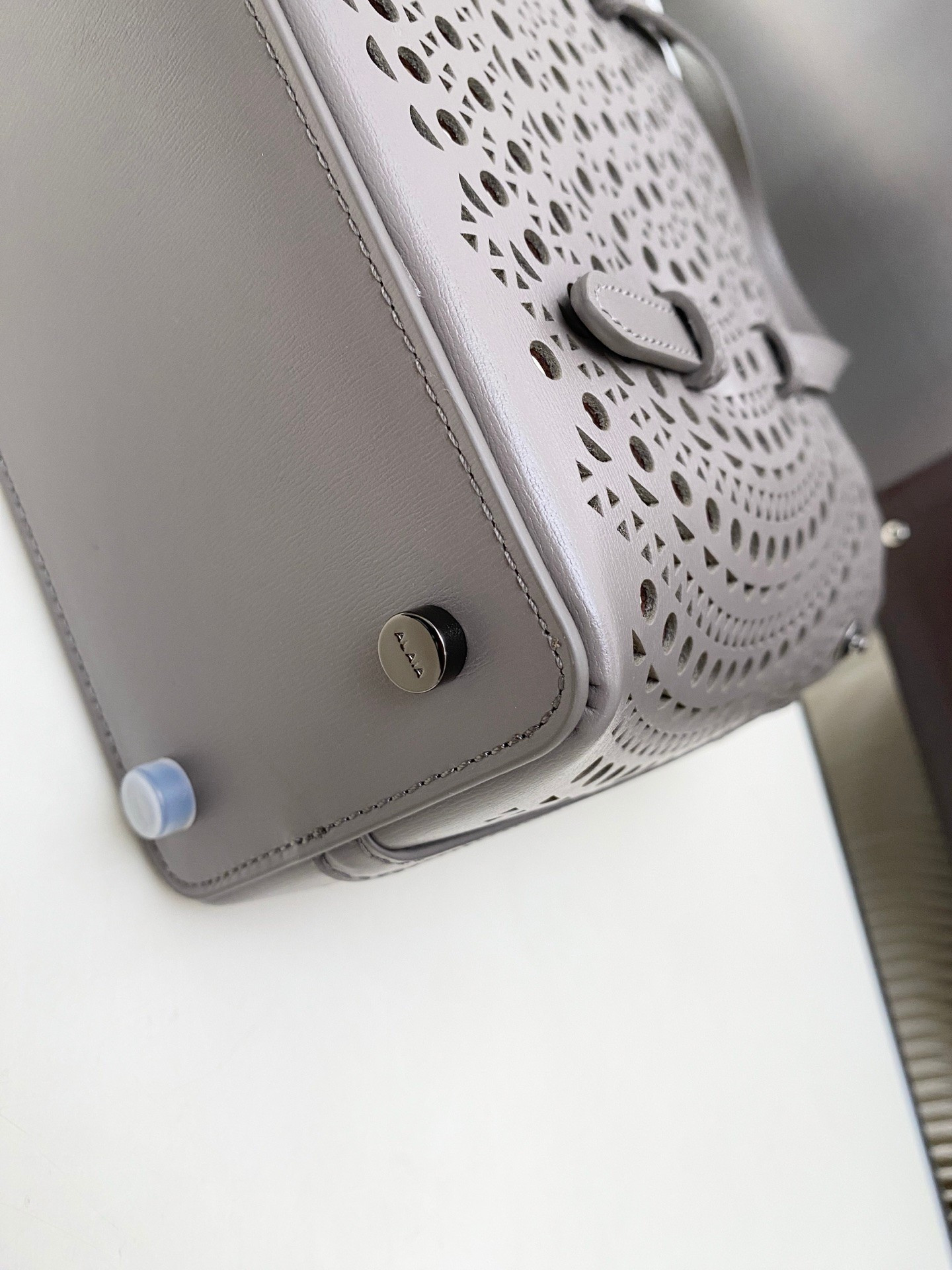 ALAÏA Mina 20 bag 20x17x10cm