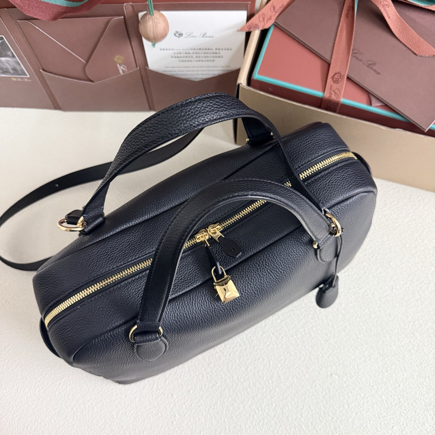 L**o p*ana needle 38x22x16cm