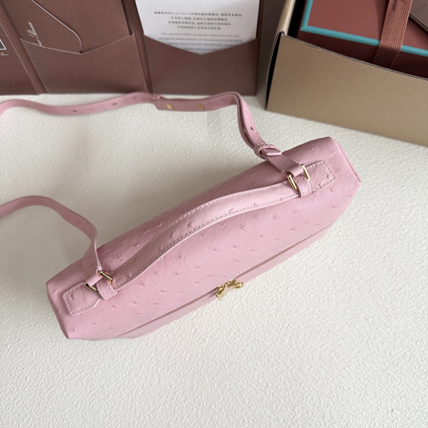 L**o p*ana extra pocket l27 ostrich-grained leather 16x27x10cm