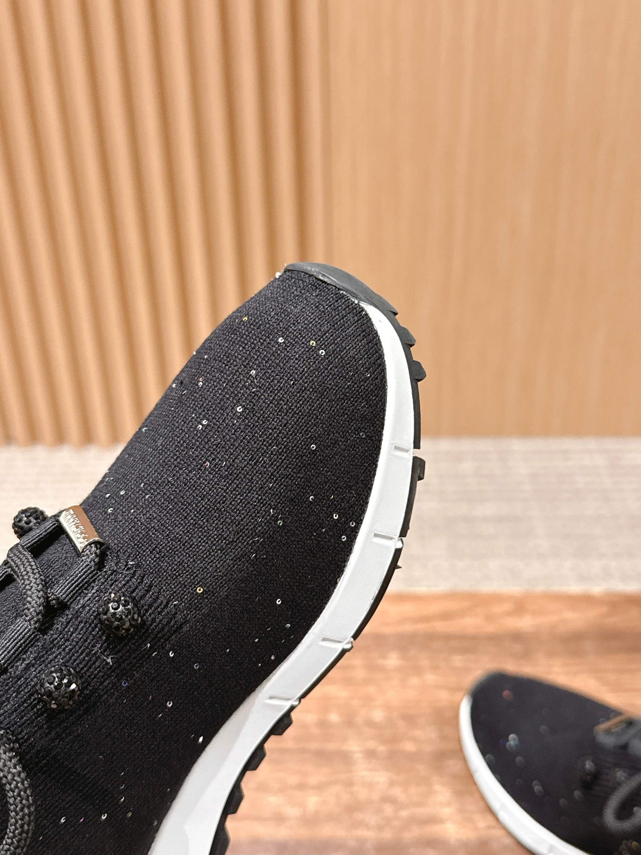 ua Ji*y Ch* casual sneakers