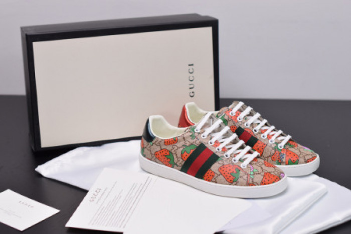 G*u*i ace embroidered low-top sneaker 431920 dopeo 9064