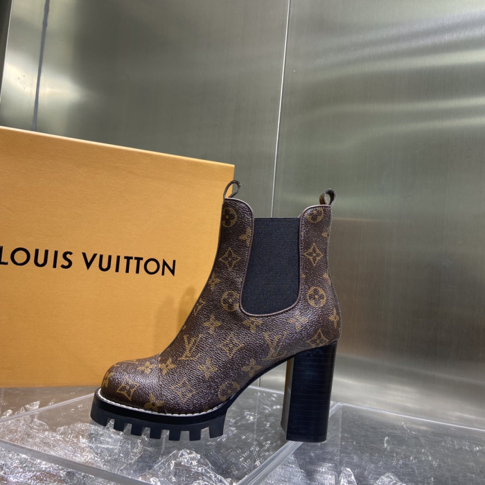 LOUS VUITO BROWN STAR TRAIL ANKLE BOOTS
