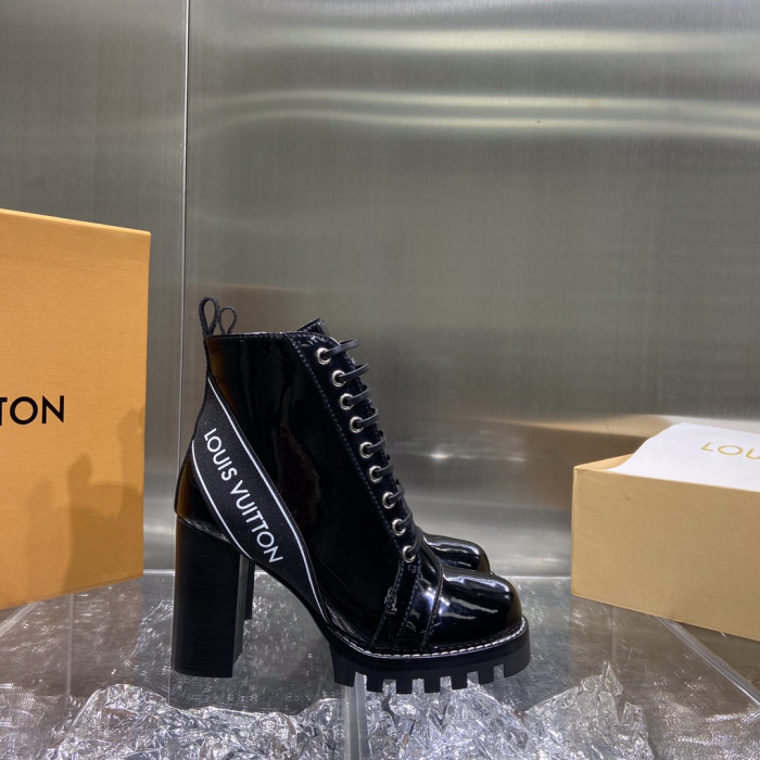 LOUS VUITO BROWN STAR TRAIL ANKLE BOOTS