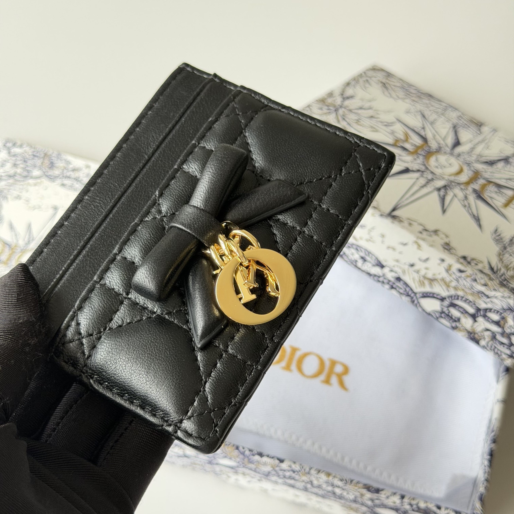 D10r Lady Freesia Card Holder 10.5 x 8 x 0.5 cm
