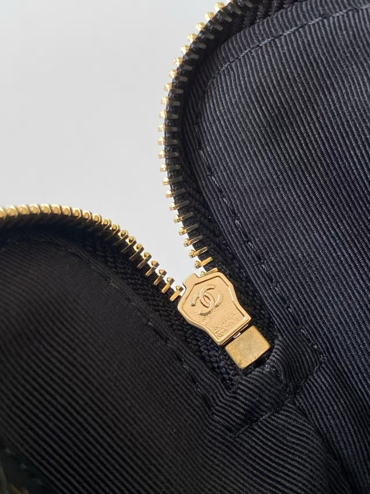 Ch**el Phone Holder with Chain 18x11x2.5cm