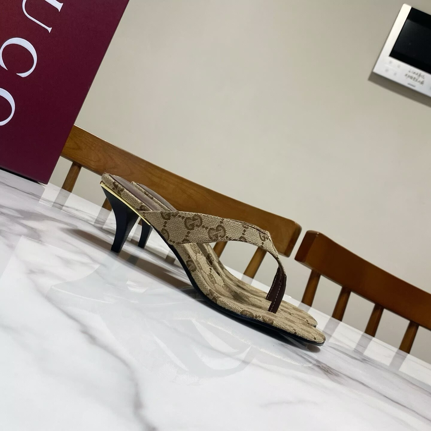 UA Gvc*1 Vittoria Thong Slides