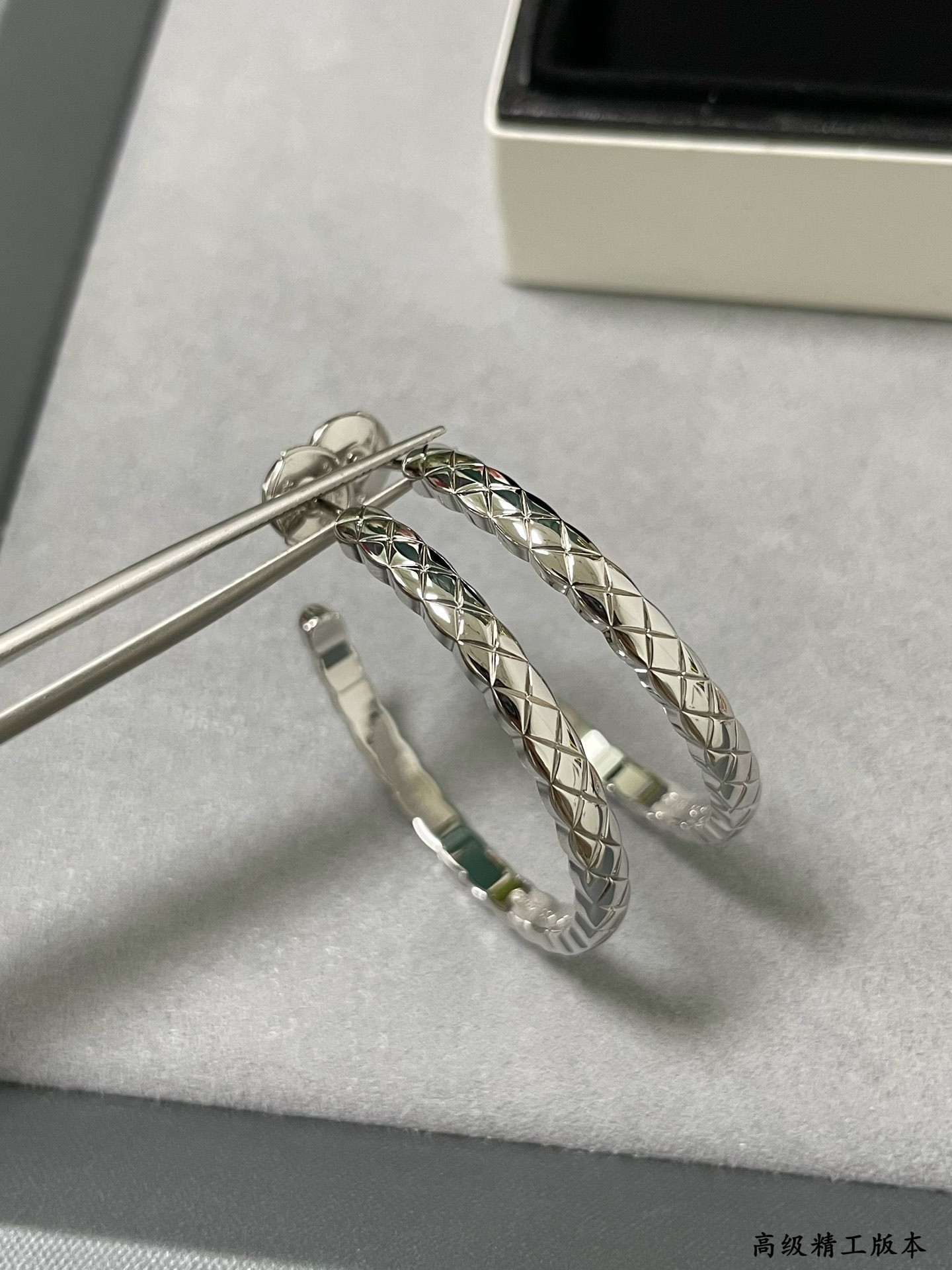 Chanel Large diamond-shaped polished surface Earrings