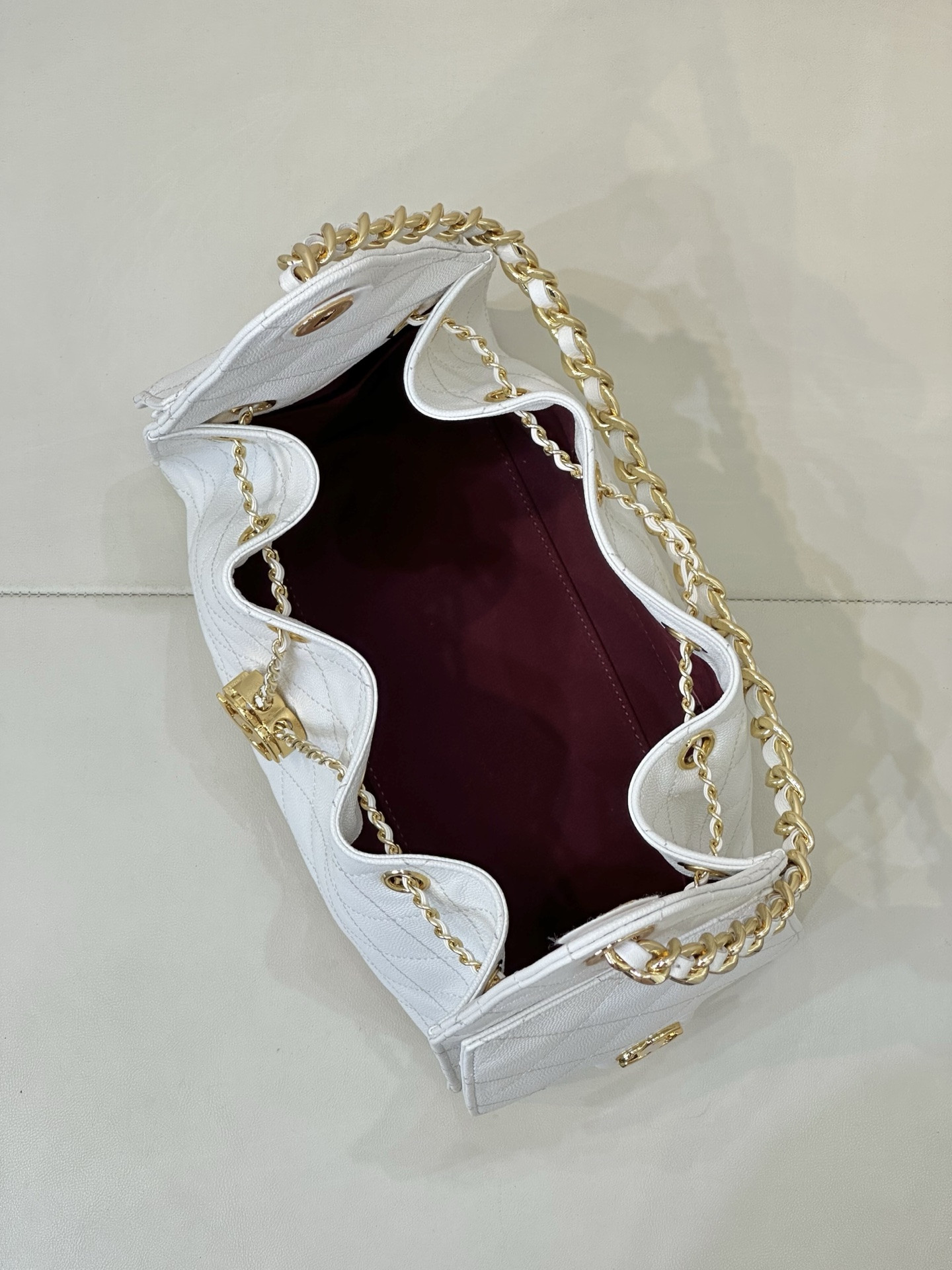 Ch**el 25C Bucket Bag Polished Gold Hardware with Red Lining AS5293 26x30x14cm