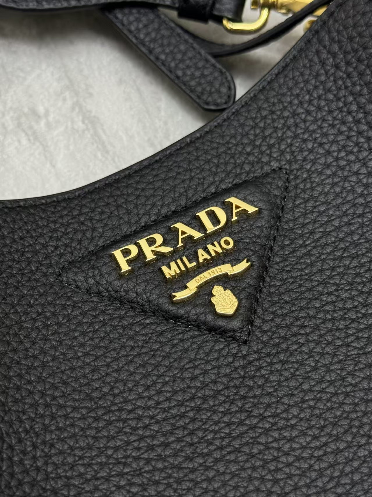 Pra*a Leather mini shoulder bag 20x19x6cm