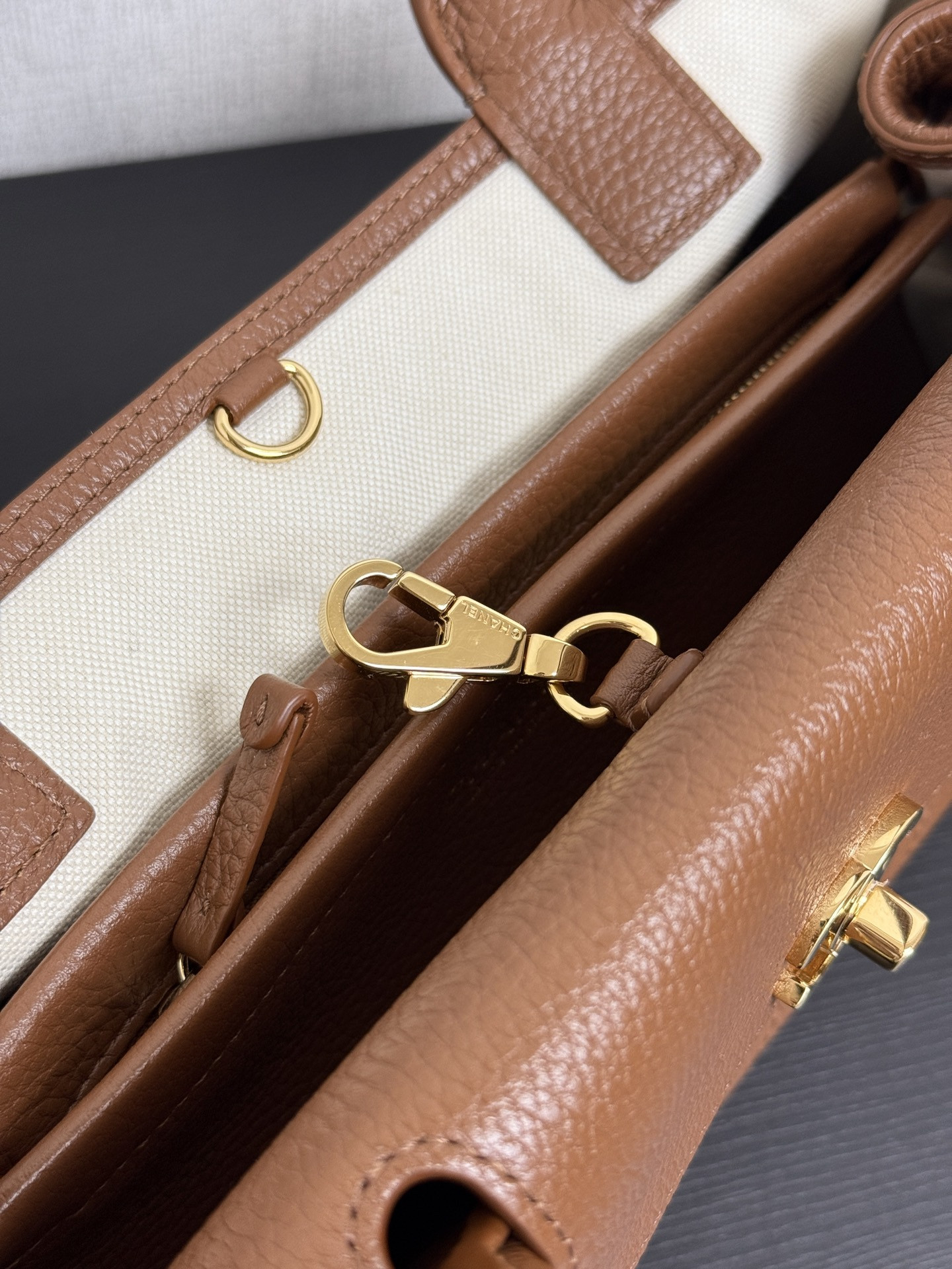 Ch**el small tote as6288 15x31x12cm