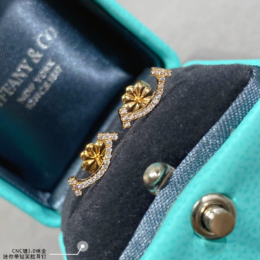 T*f*ny & Co. Mini Smile With D1am0nd Stud Earrings