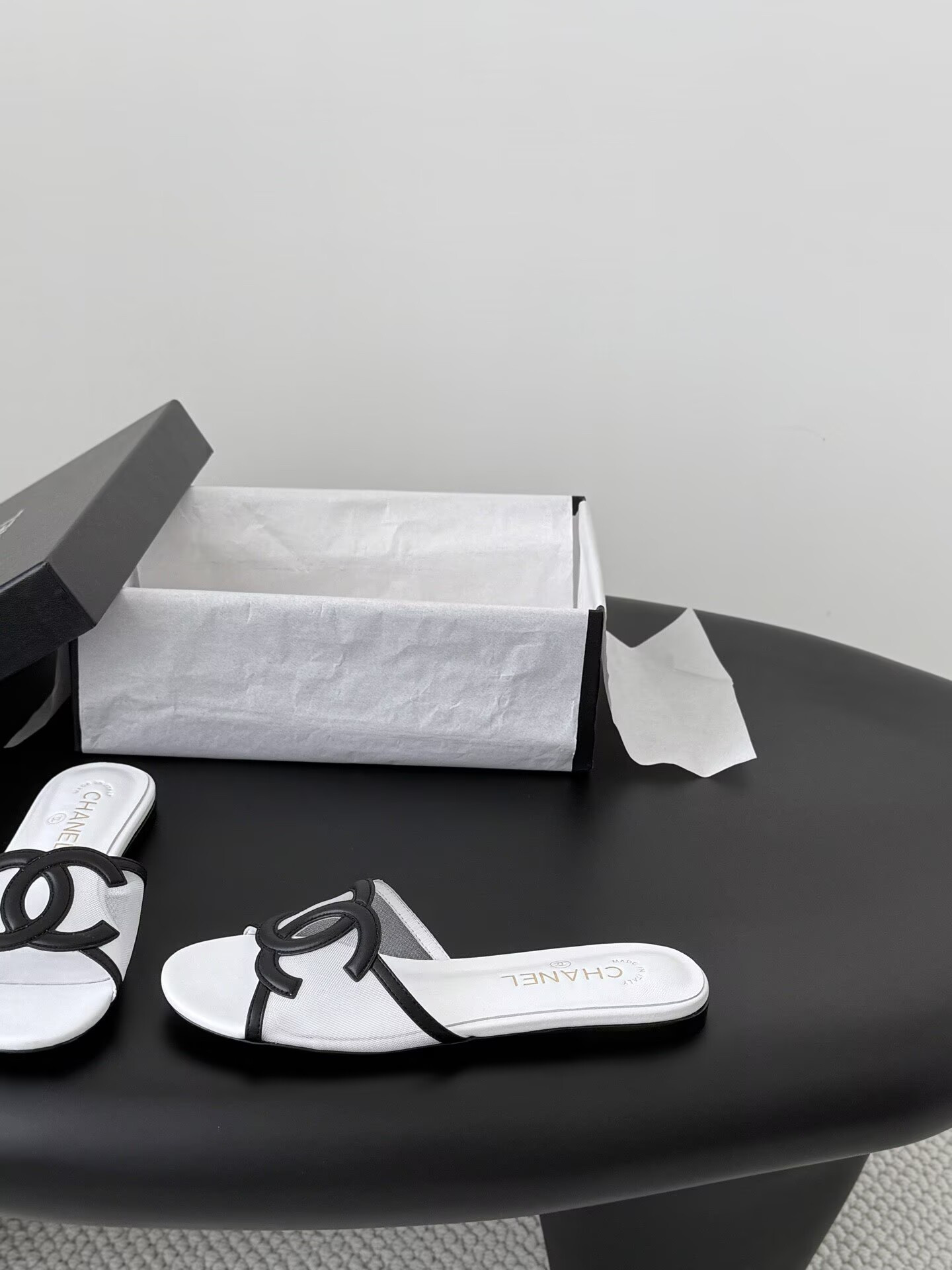ua Ch**el sandals