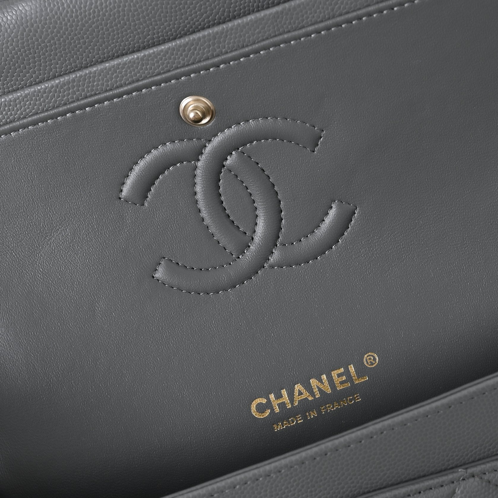 Ch**el classic flap handbag caviar leather and light gold-tone metal hardware a01113 23x14.5x6cm