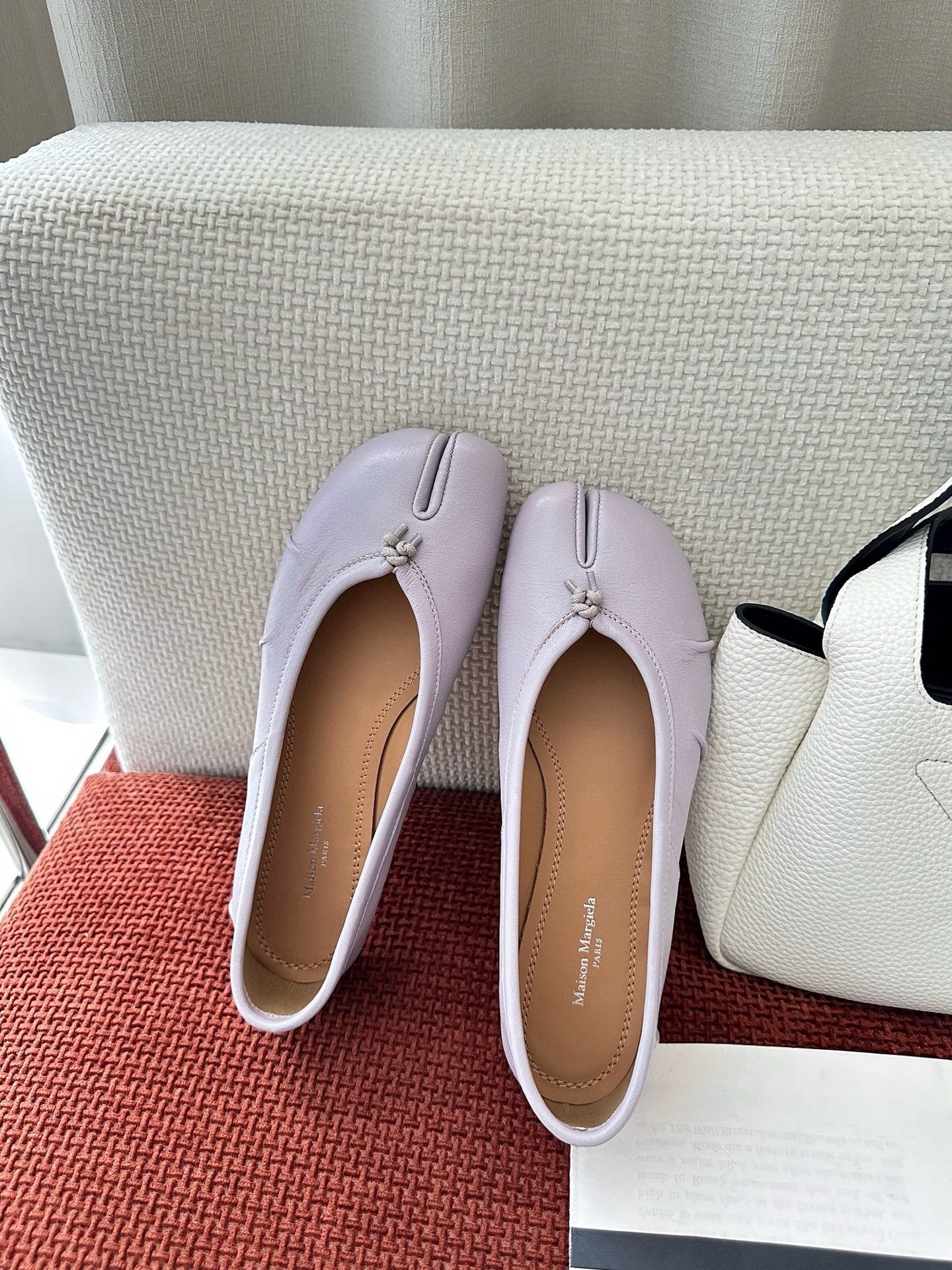 UA Ma1s0n Marg*e1a Tabi Leather Ballet Flats