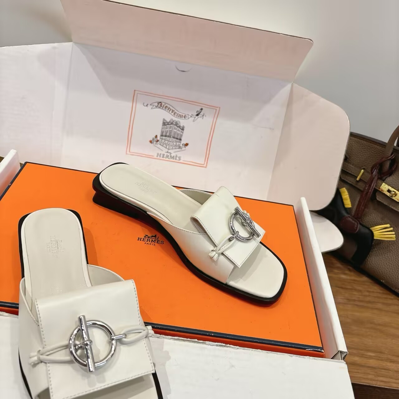 UA H**me5 Isle sandal