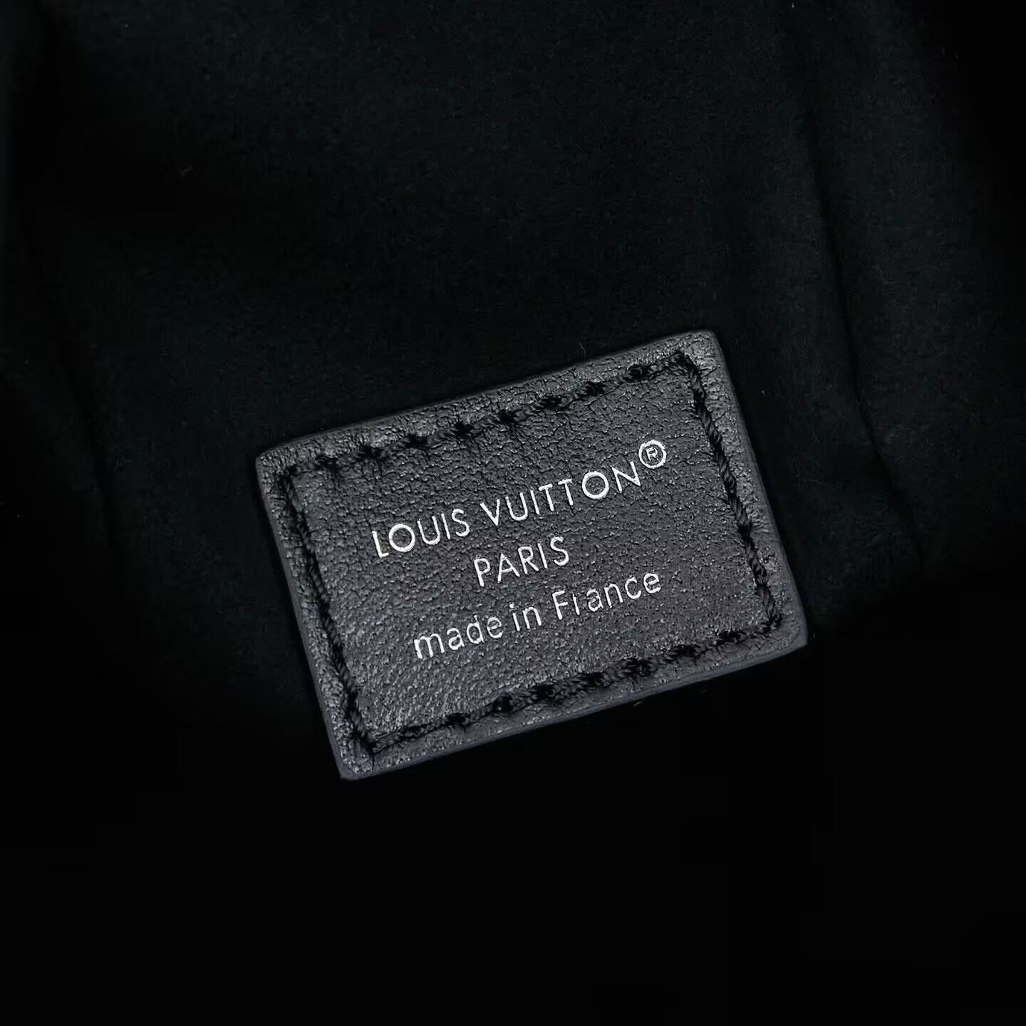 LV SIDE TRUNK VIBE Medium Handbag M15195 16x8.5x23.5cm