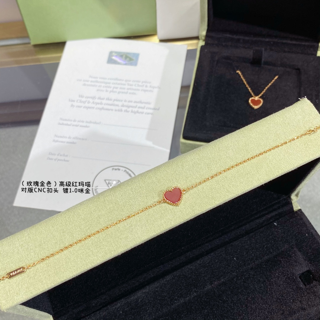 V*n Cl**f & Arpels High-grade red agate heart-shaped love Bracelet