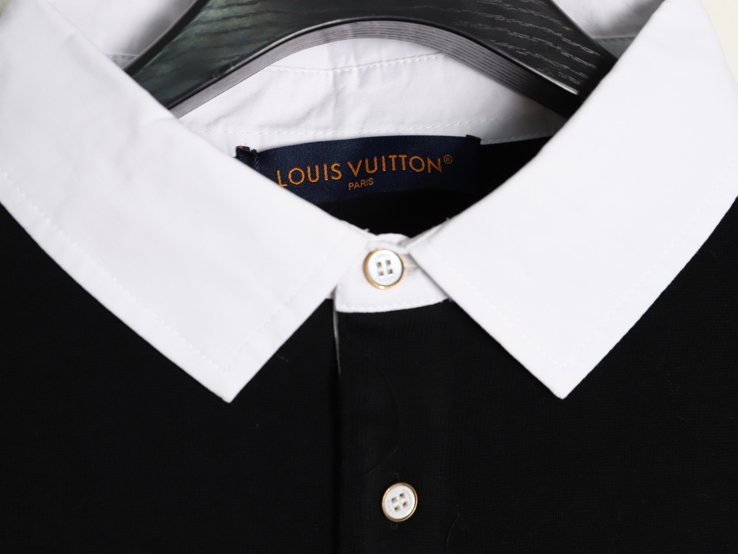 L0vis Vvtt0n Hoodies