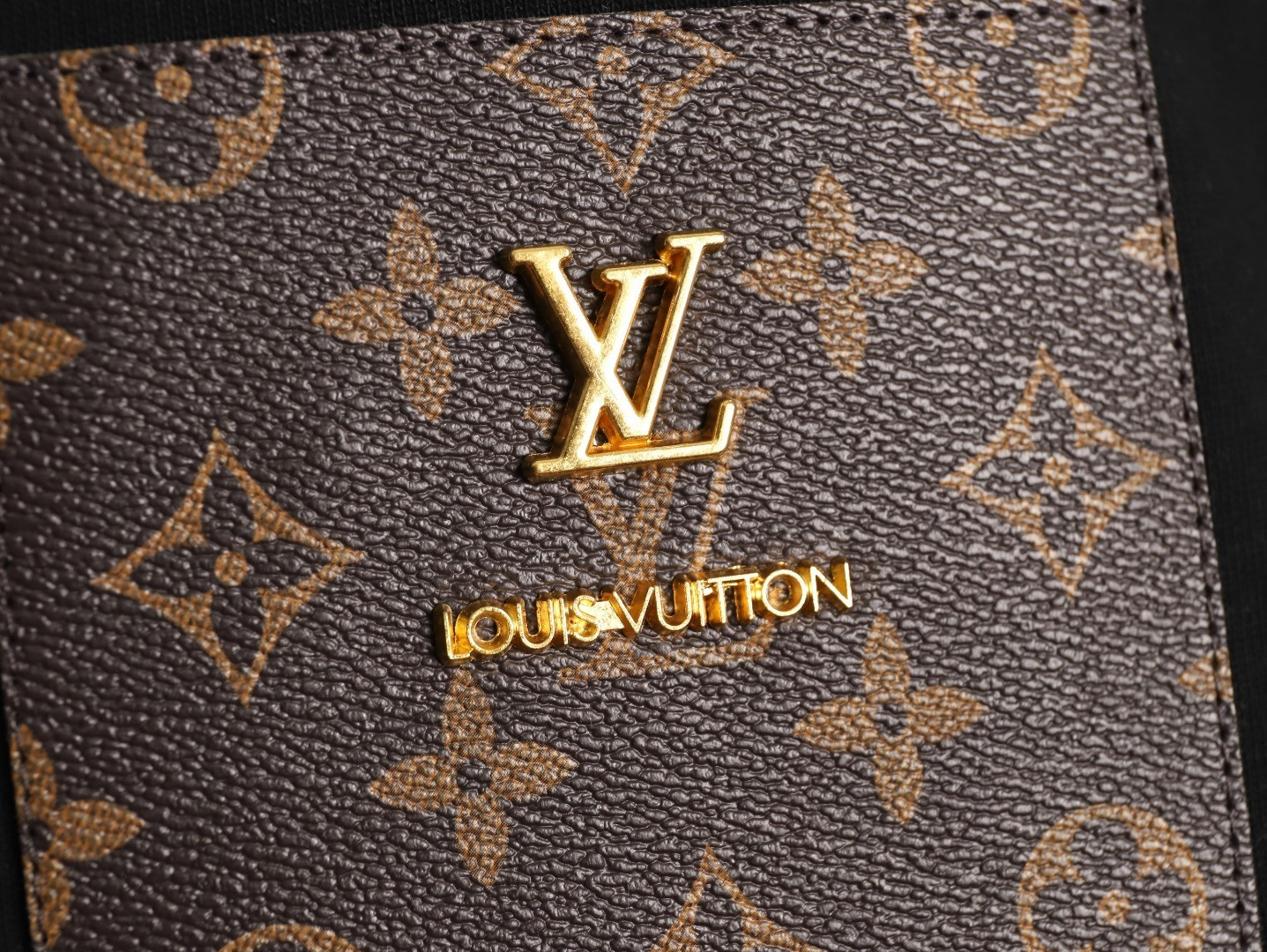 L0vis Vvtt0n Hoodies