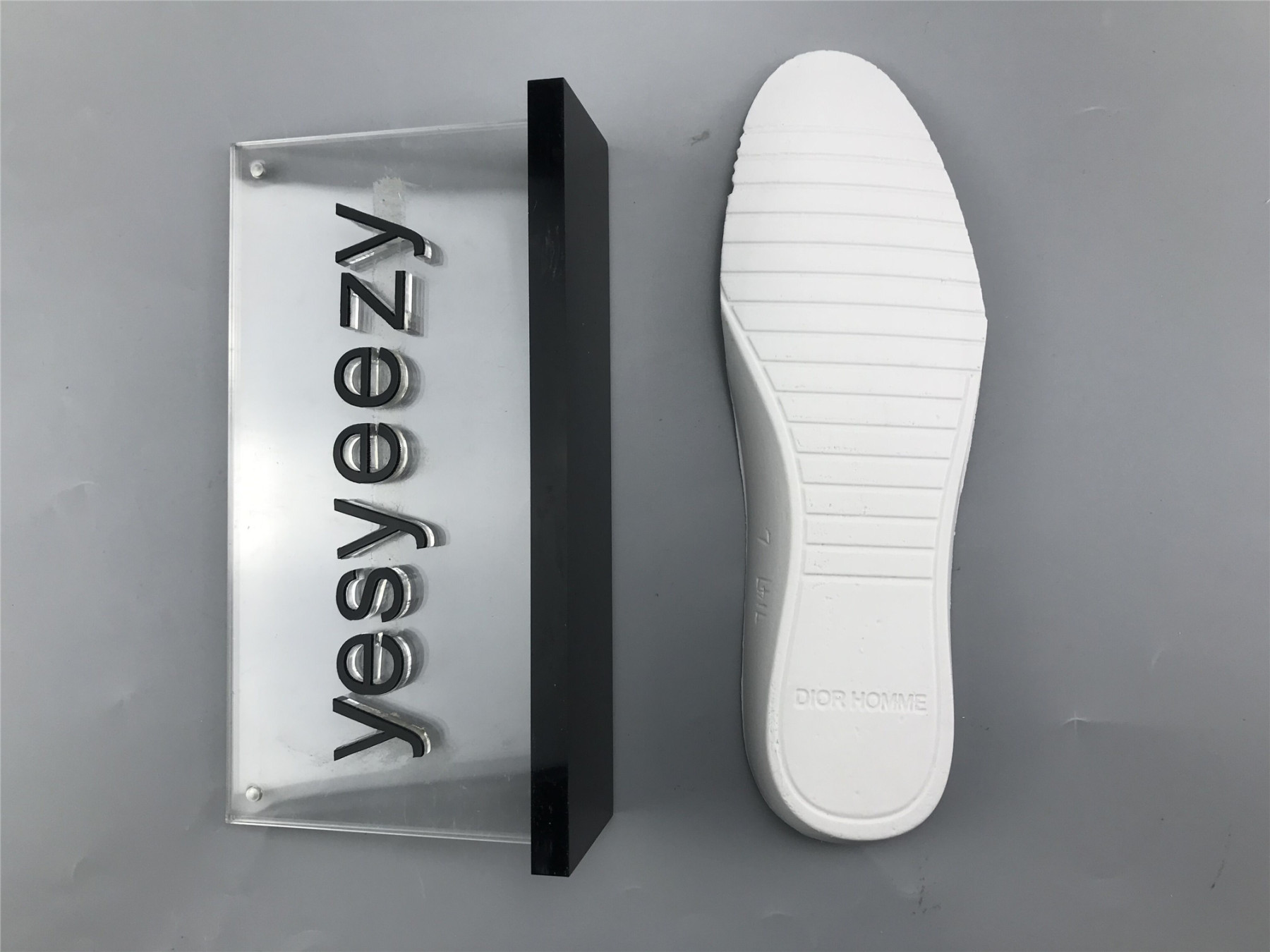 UA D10r B23 LOW TOP LOGO OBLIQUE