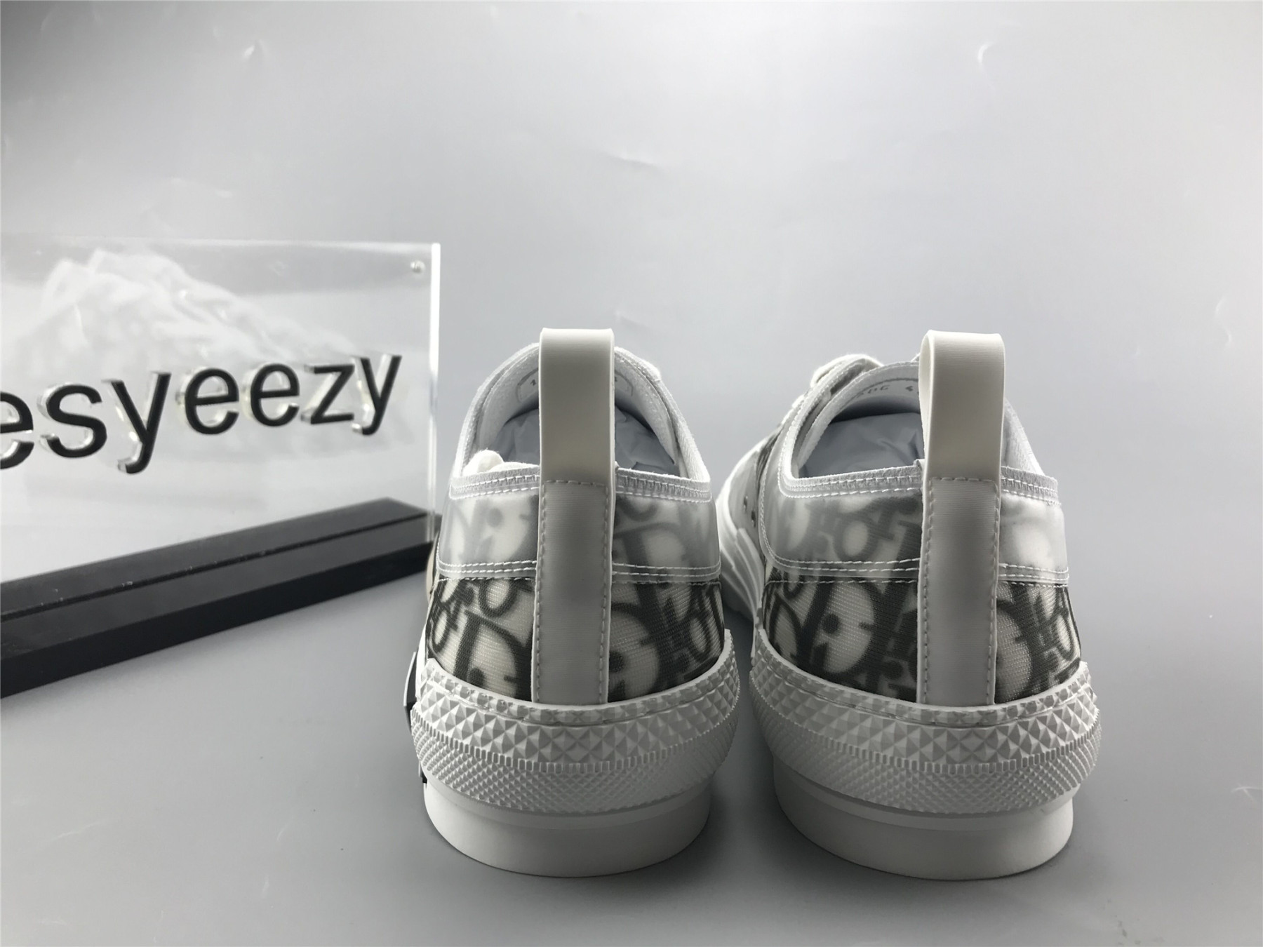 UA D10r B23 LOW TOP LOGO OBLIQUE