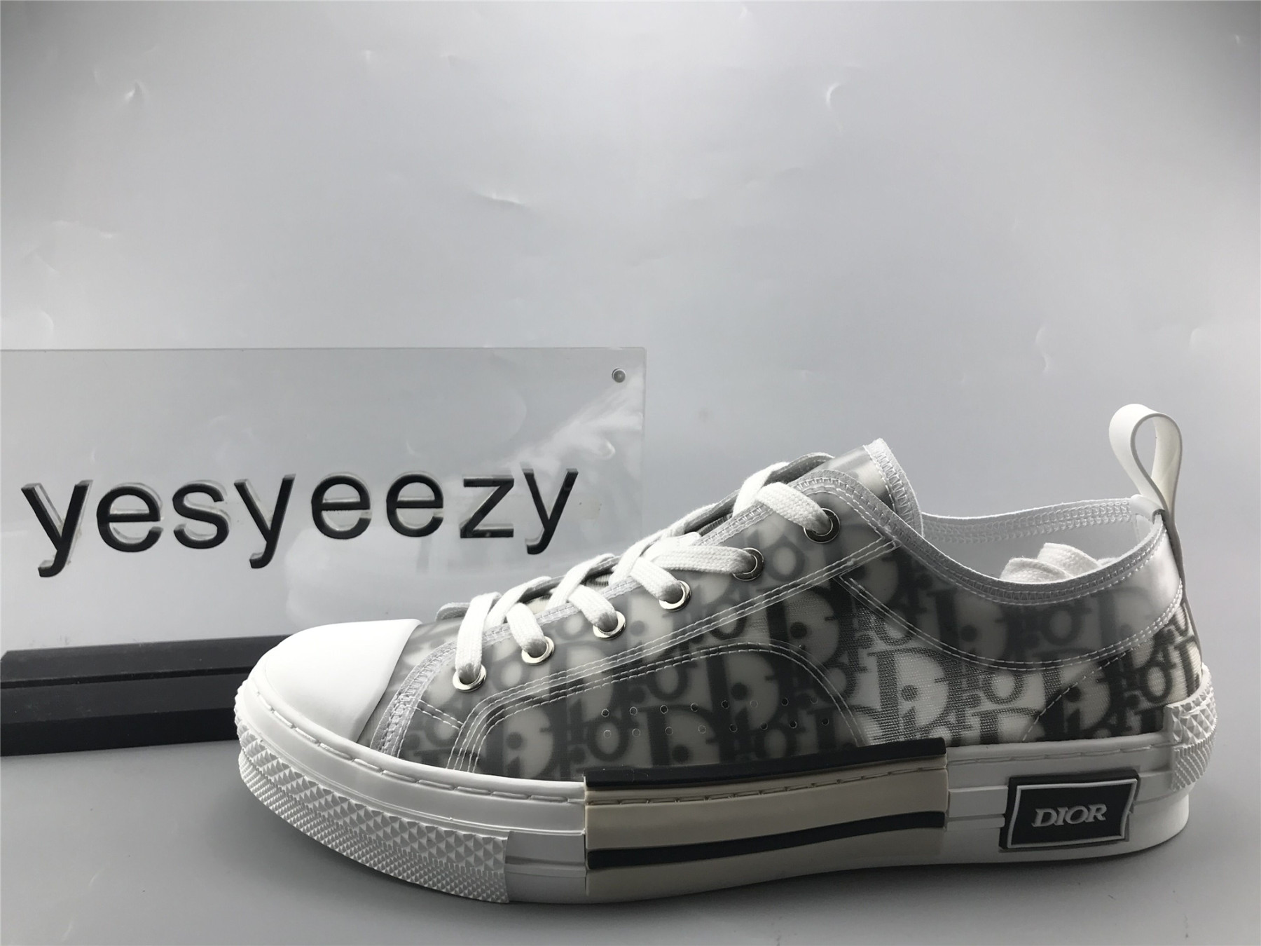 UA D10r B23 LOW TOP LOGO OBLIQUE