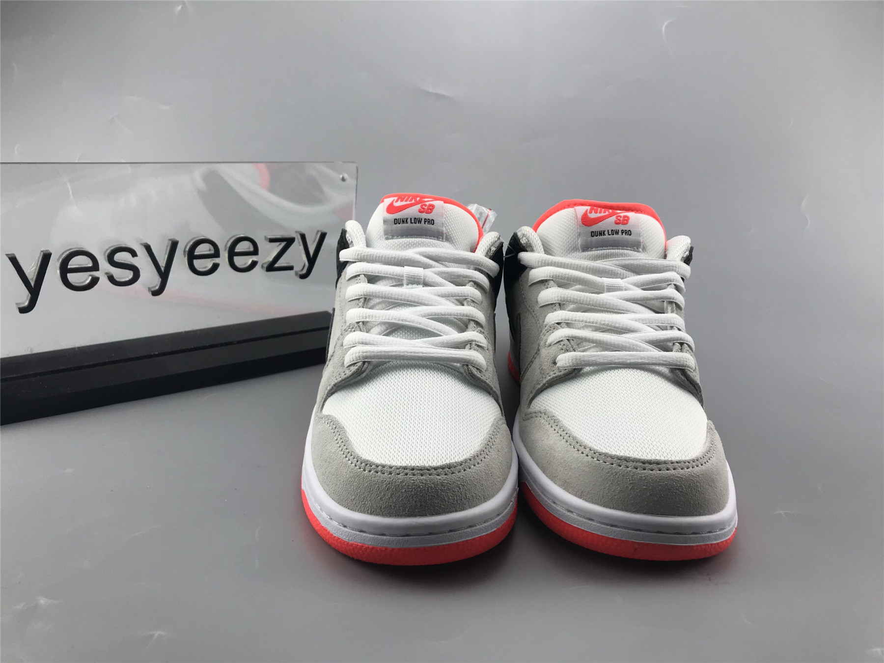 UA NIKE DUNK LOW SB "INFRARED"