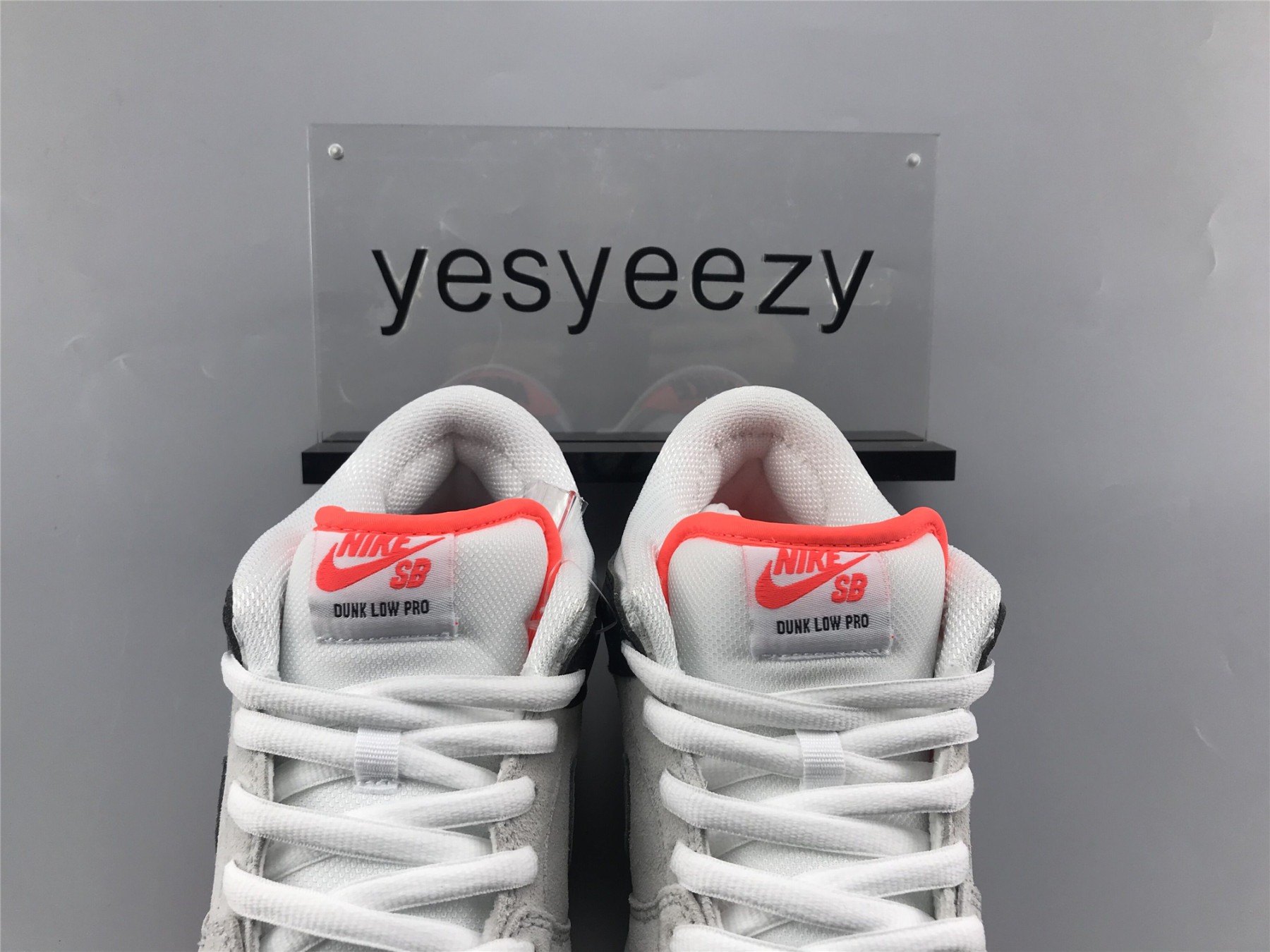 UA NIKE DUNK LOW SB "INFRARED"