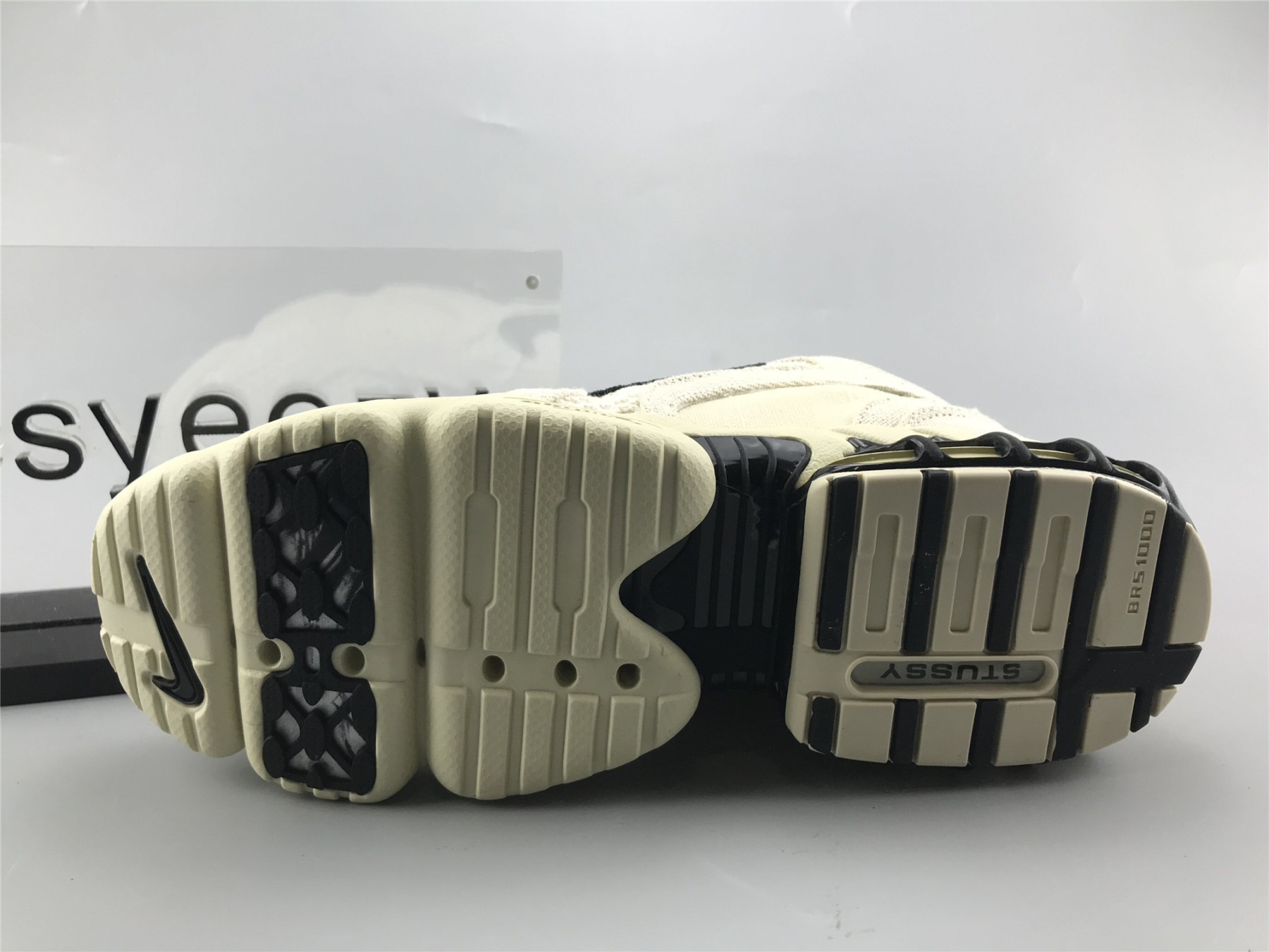 UA NIKE STUSSY X AIR ZOOM SPIRIDON CAGED "FOSSIL"