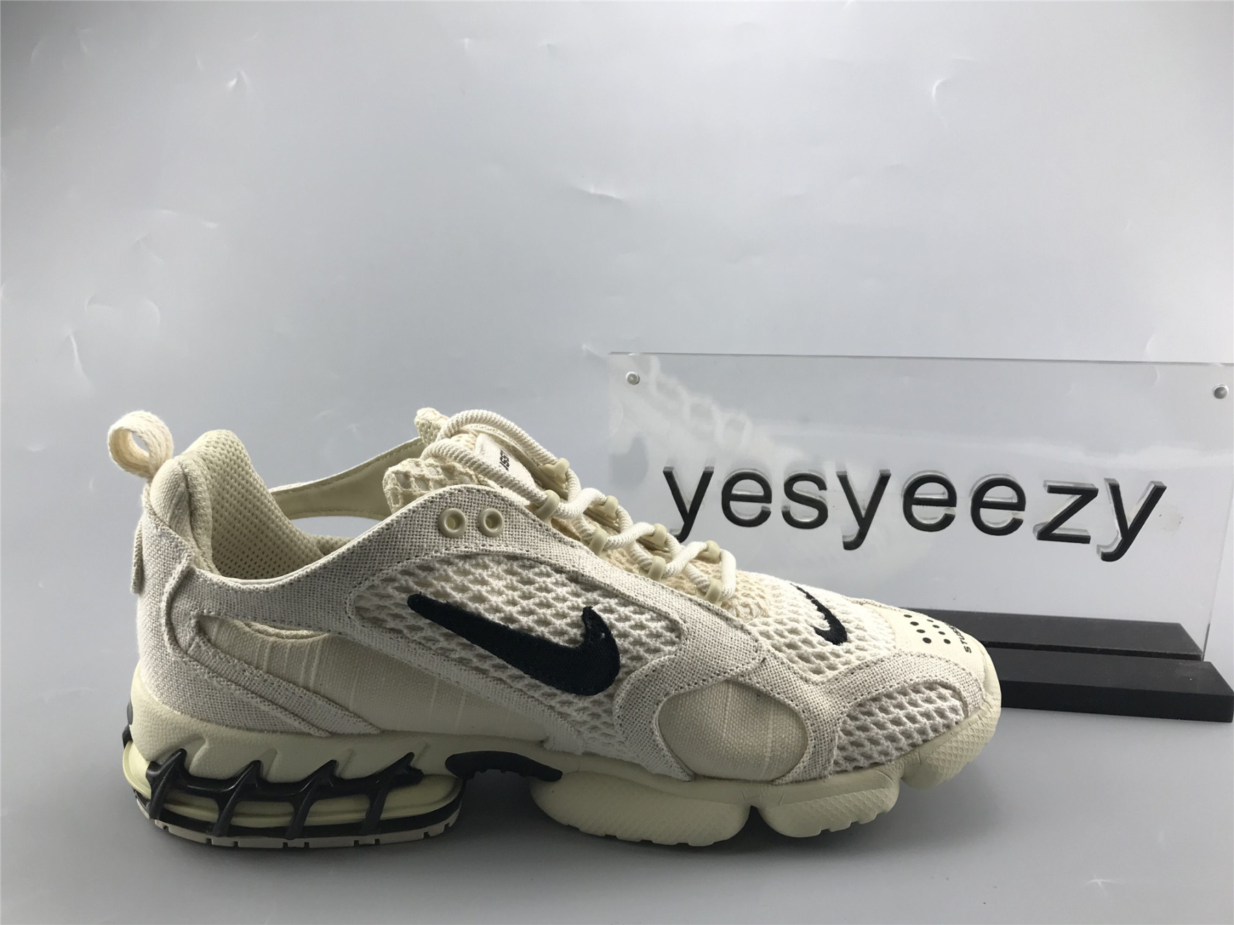 UA NIKE STUSSY X AIR ZOOM SPIRIDON CAGED "FOSSIL"