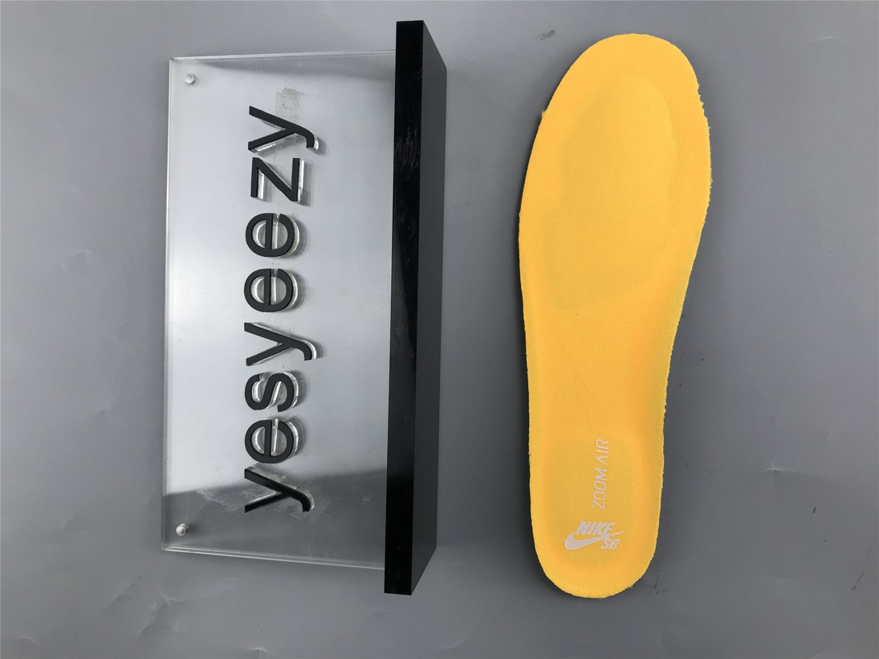 UA NIKE DUNK LOW PRO SB "LASER ORANGE"