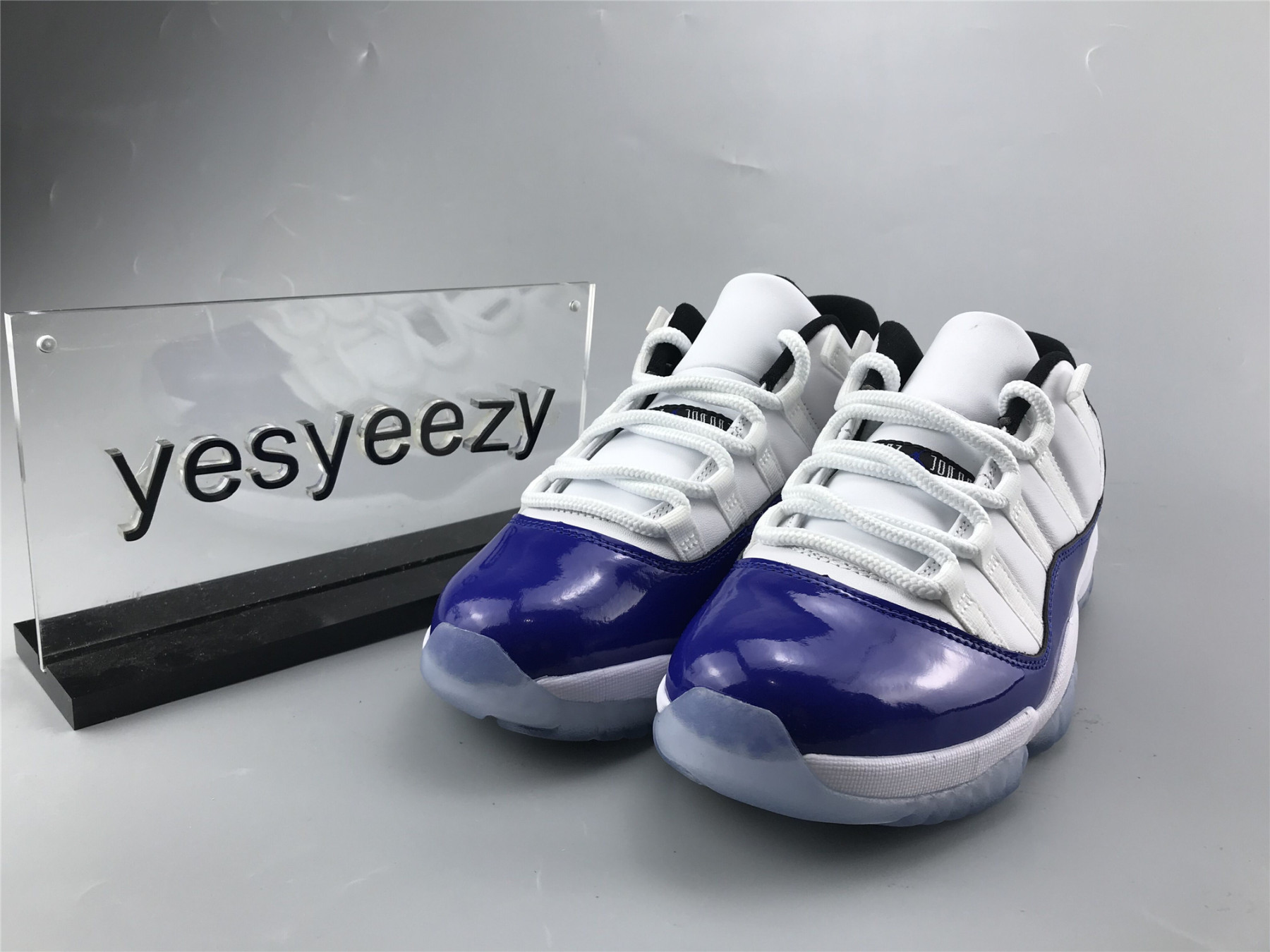 UA WMNS AIR JORDAN 11 RETRO LOW 