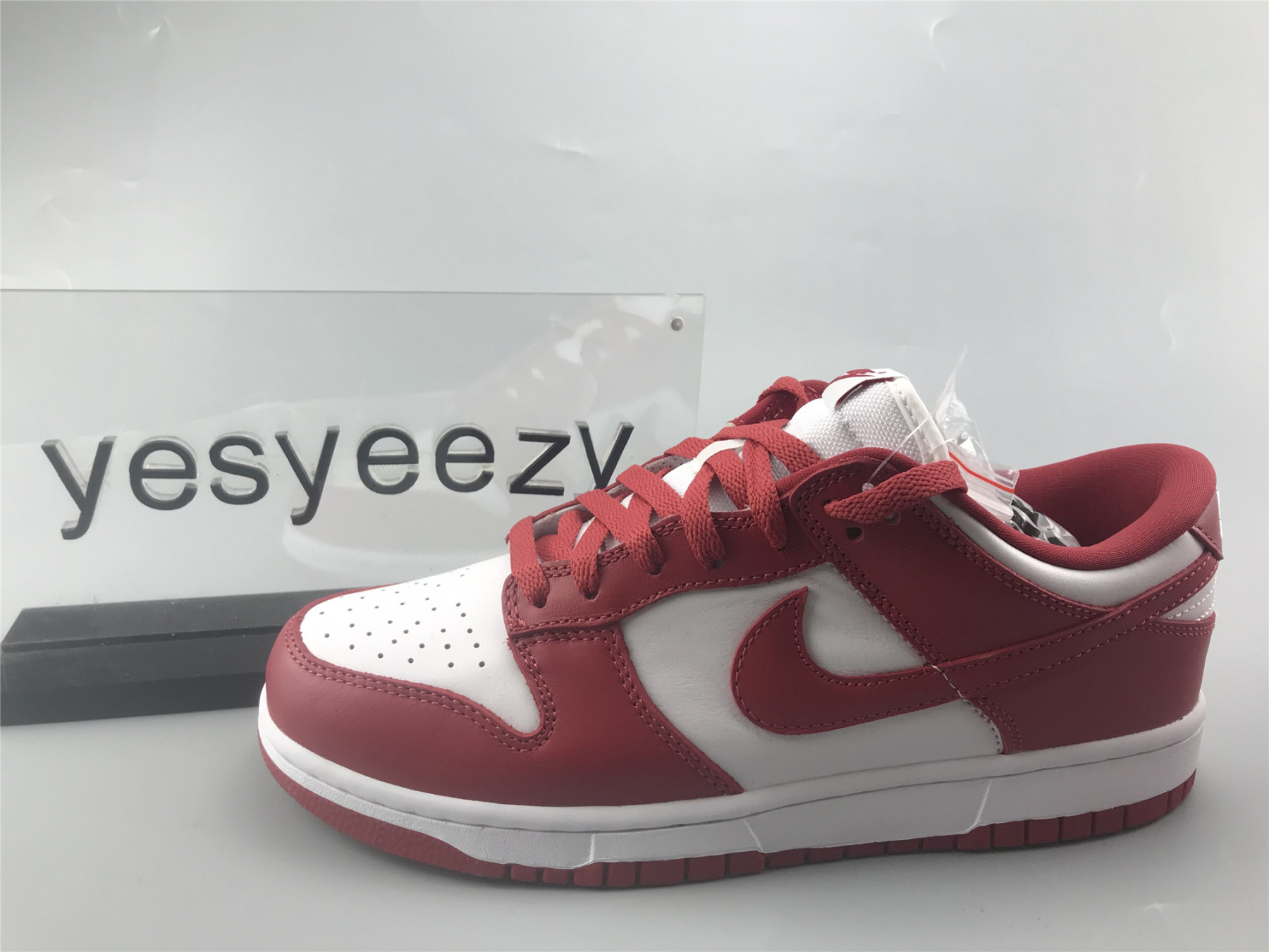 UA NIKE DUNK LOW RETRO SP "UNIVERSITY RED"