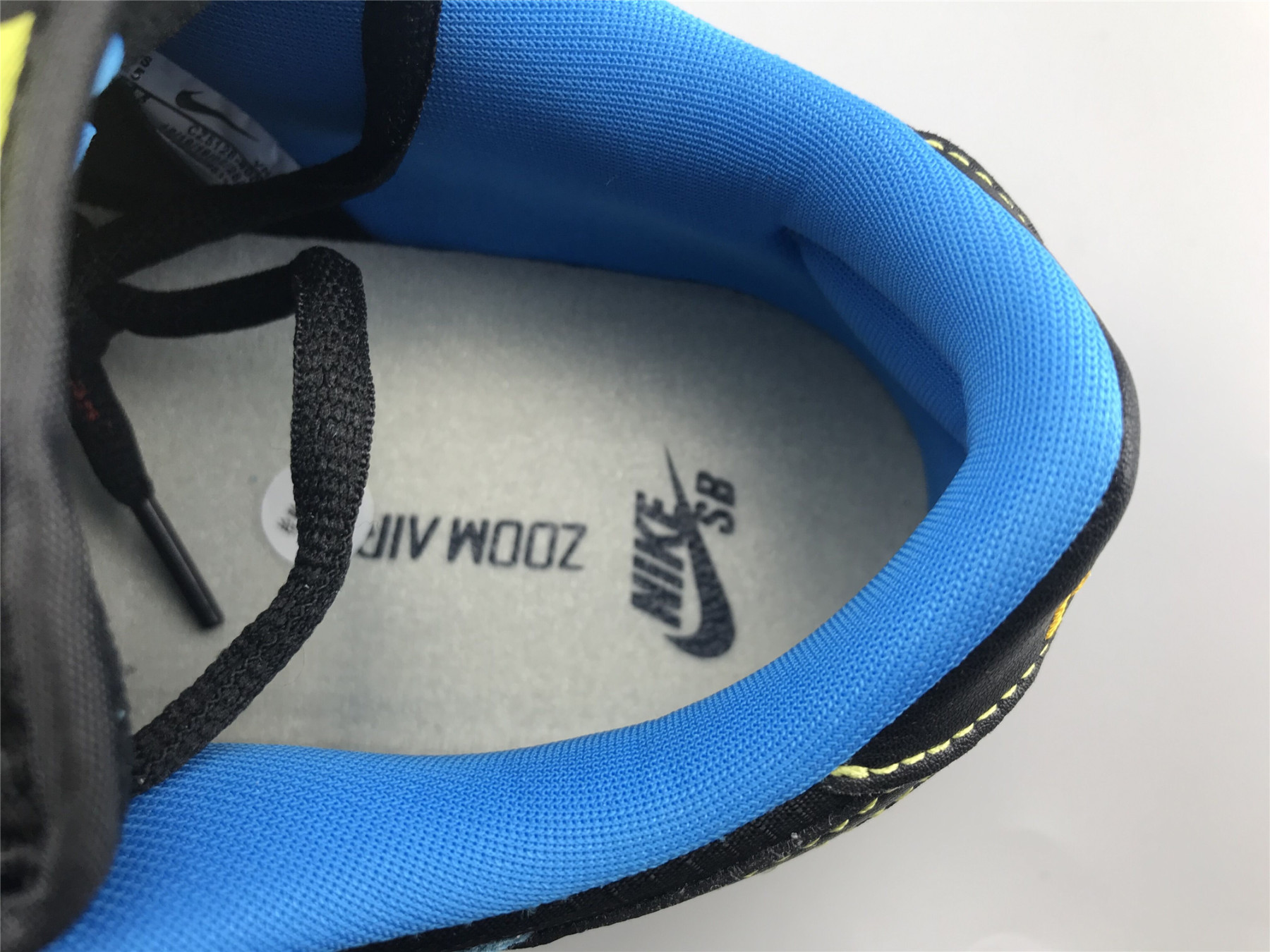 UA INSTANT SKATEBOARDS NIKE SB DUNK LOW